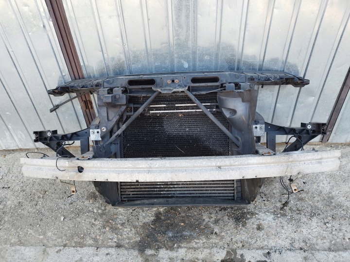 Etupalkin jäähdyttimen BMW X3 E83 3.0D M57D30 Manuaali M-paketti