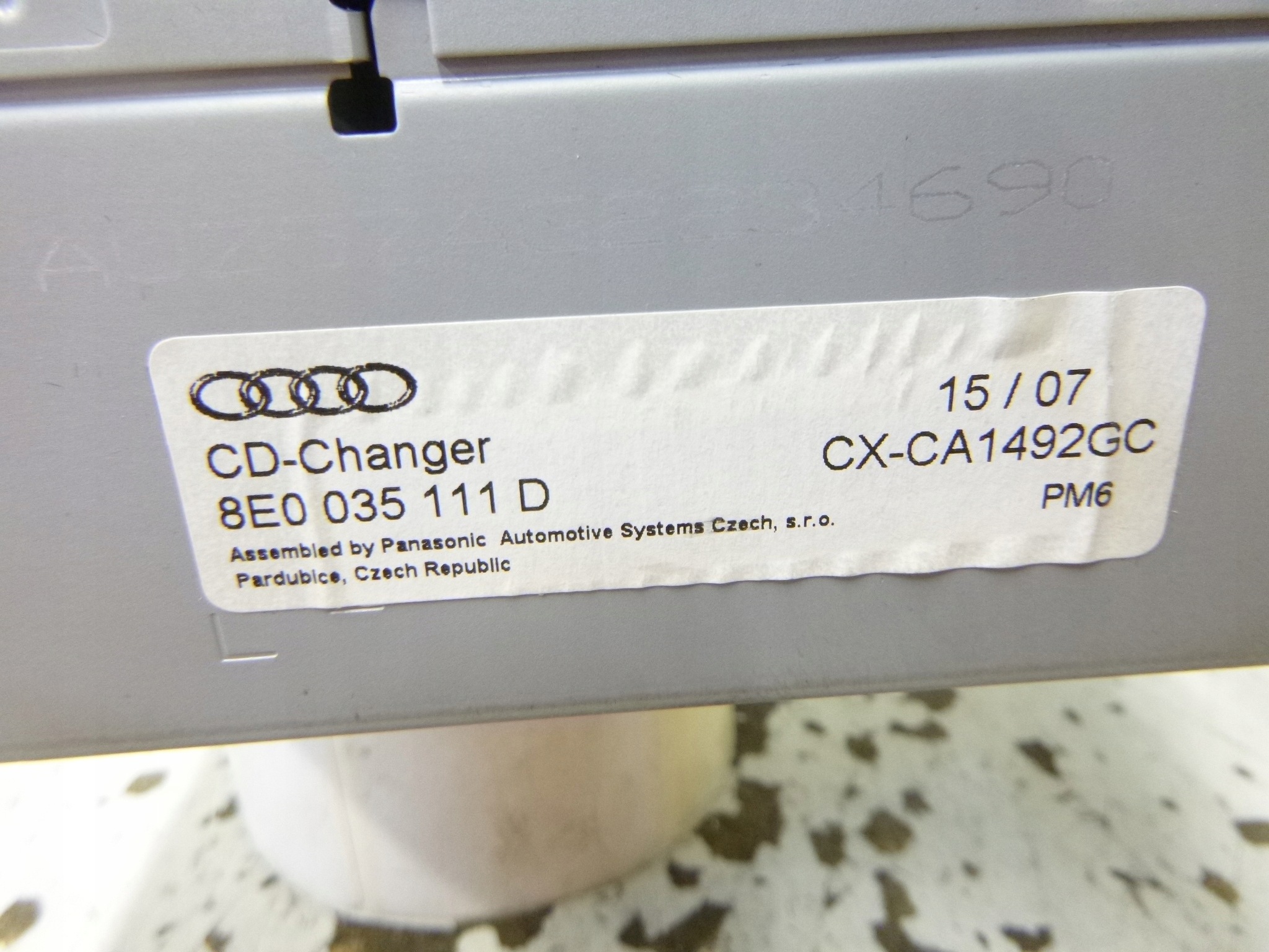 Trocador CD Audi TT A3 VW OEM 8E0035111D image 4