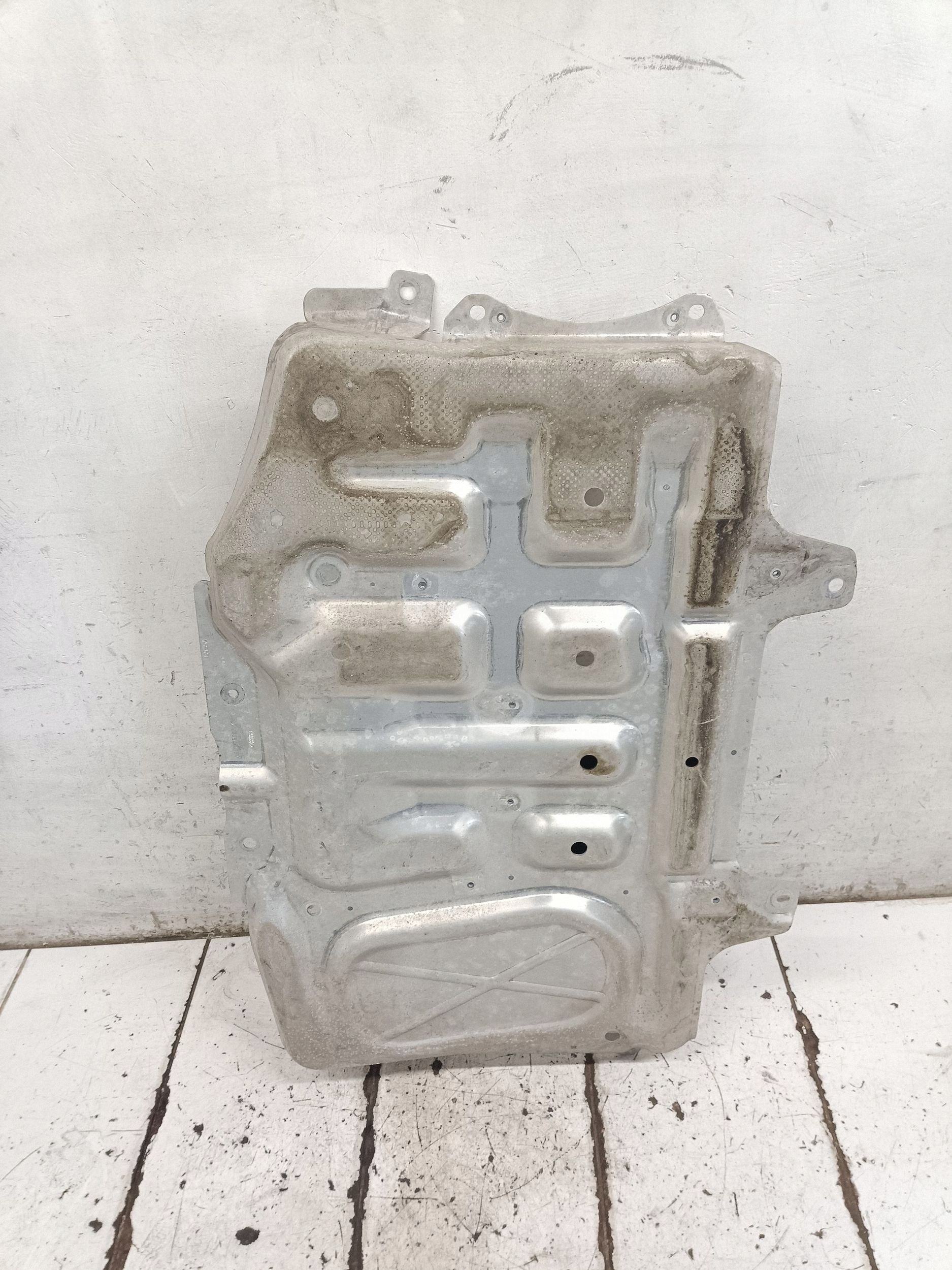 Land Rover Defender Getriebeabdeckung L8B27E063 image 2