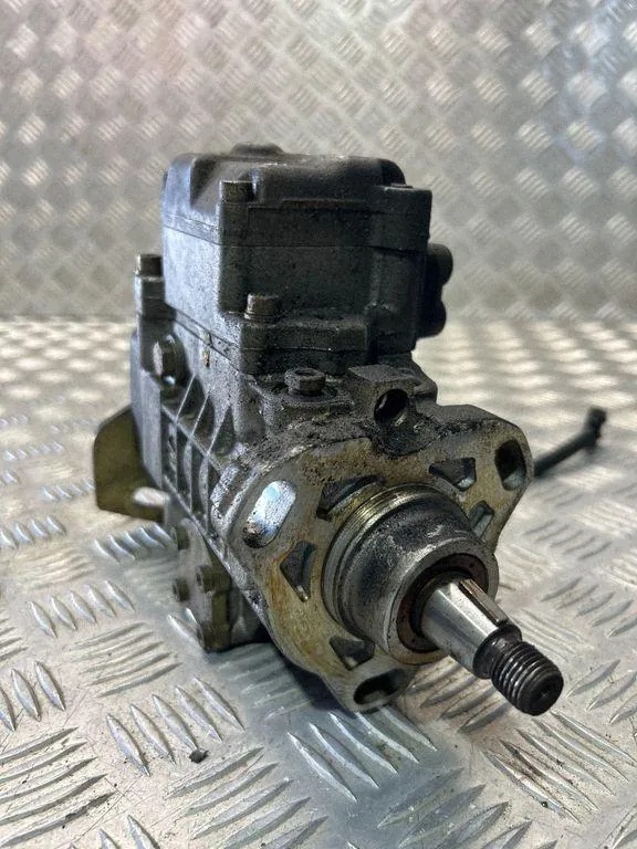 Bomba de inyección Volkswagen OE 028130115A usada image 3