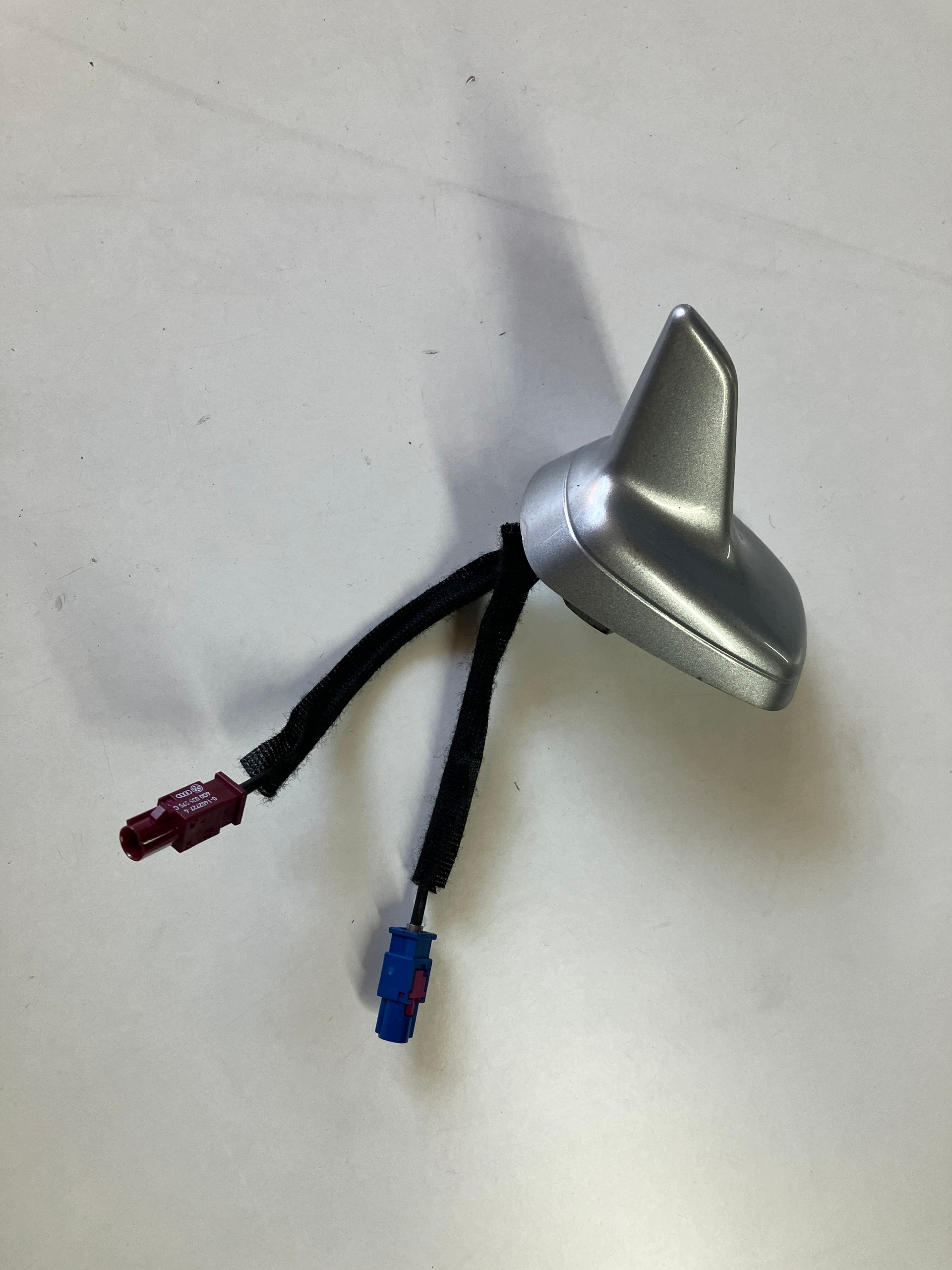 Antenne aileron OEM 8R0035503E pour Audi Q5 8R image 2