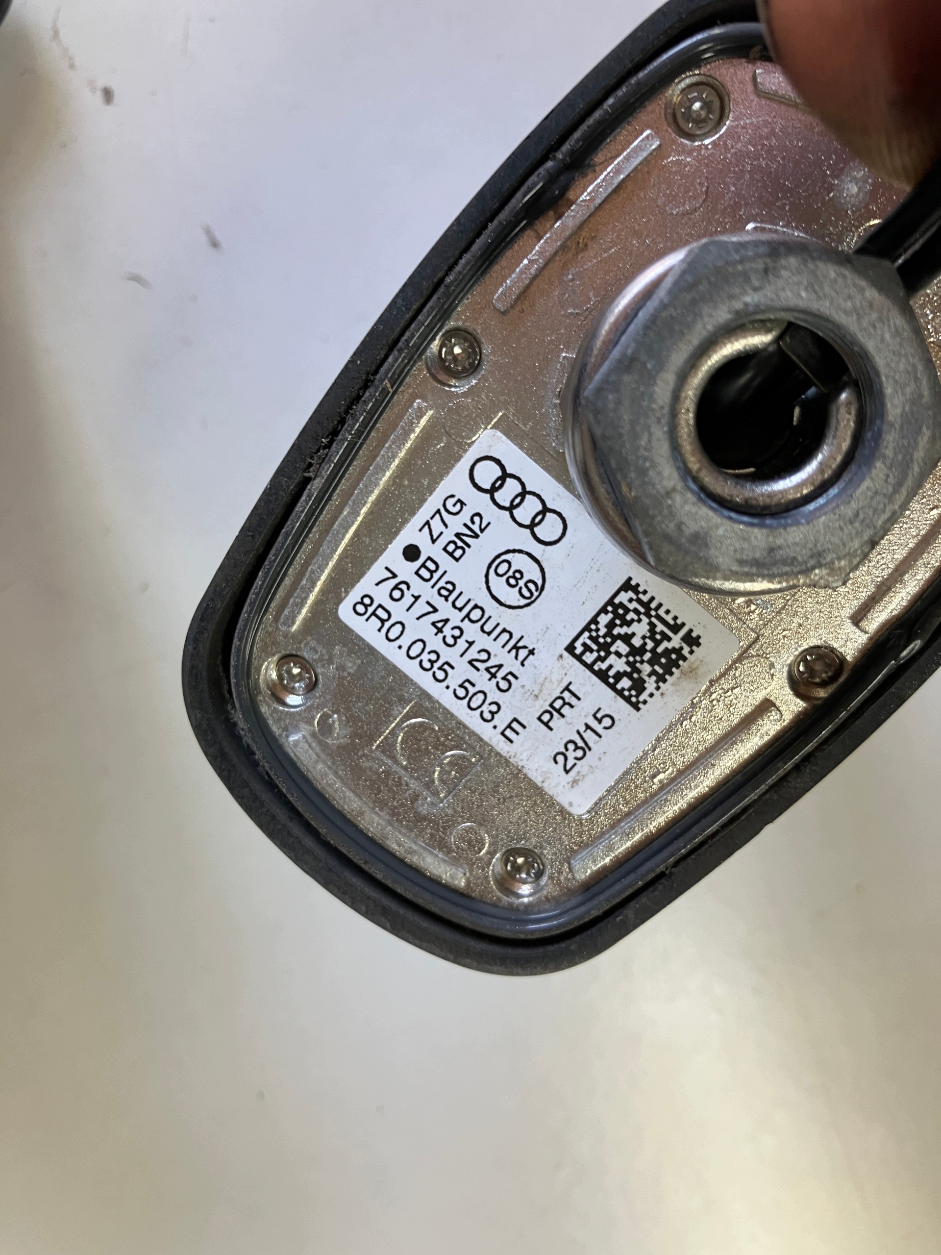 Antenne aileron OEM 8R0035503E pour Audi Q5 8R image 3