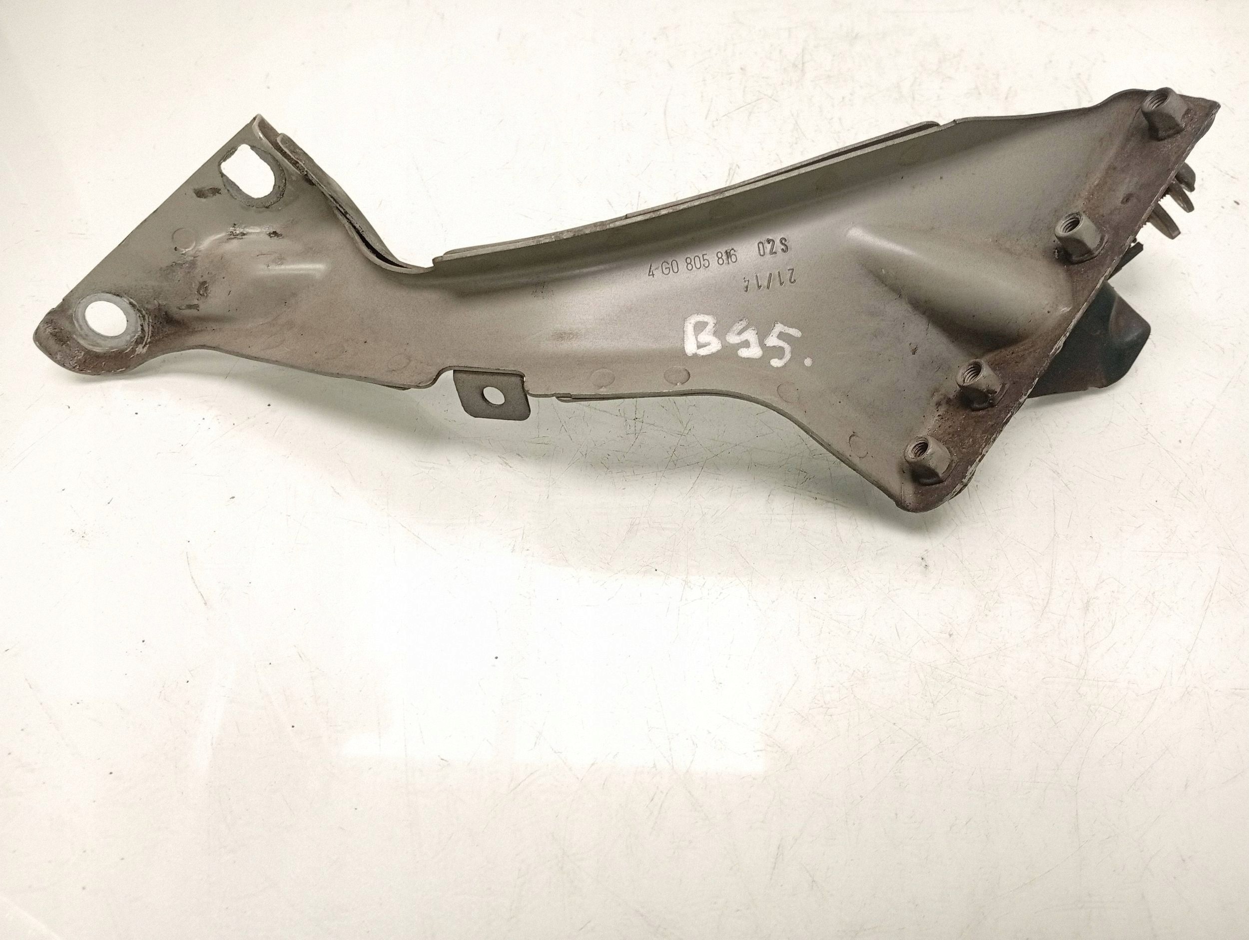 OEM 4G0821136A Front Right Mudguard Bracket Black image 2