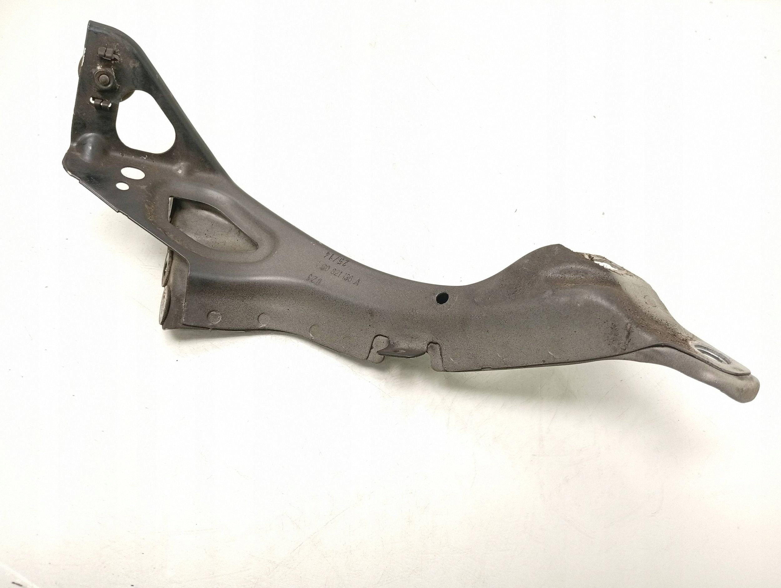 OEM 4G0821136A Front Right Mudguard Bracket Black image 3