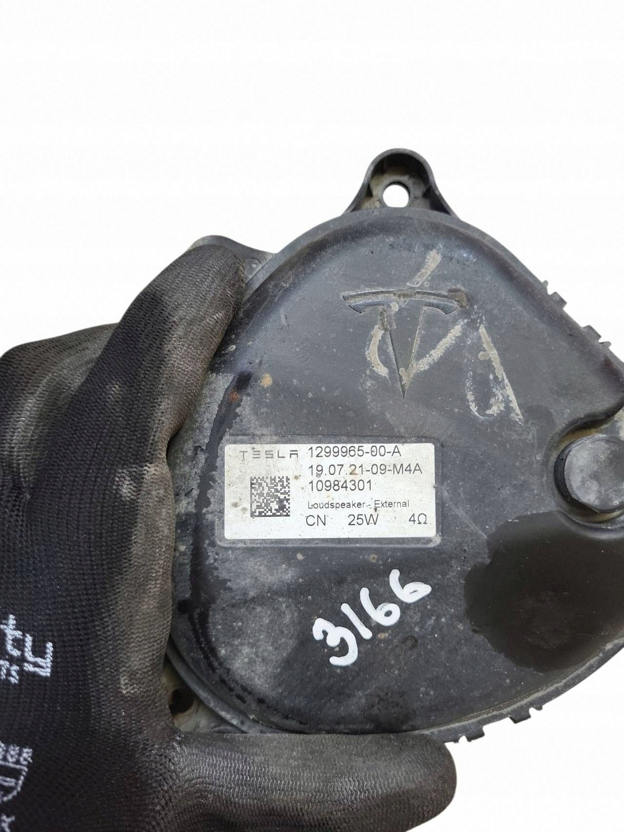 Tesla voetgangerwaarschuwingsluidspreker OEM 1299965-00-A image 6