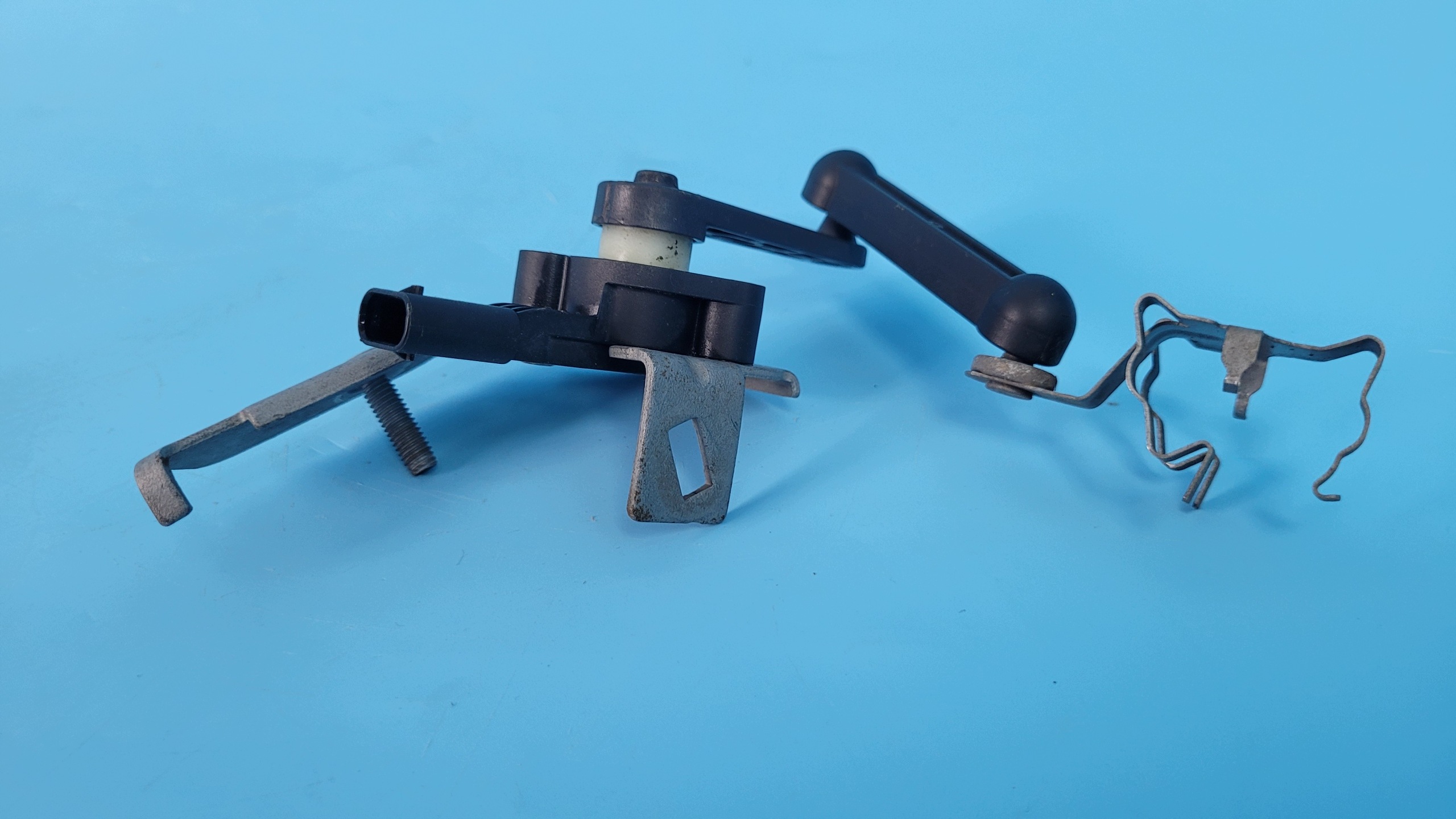 Strålkastarnivåsensor OEM A0009053713 Mercedes C W206 image 3
