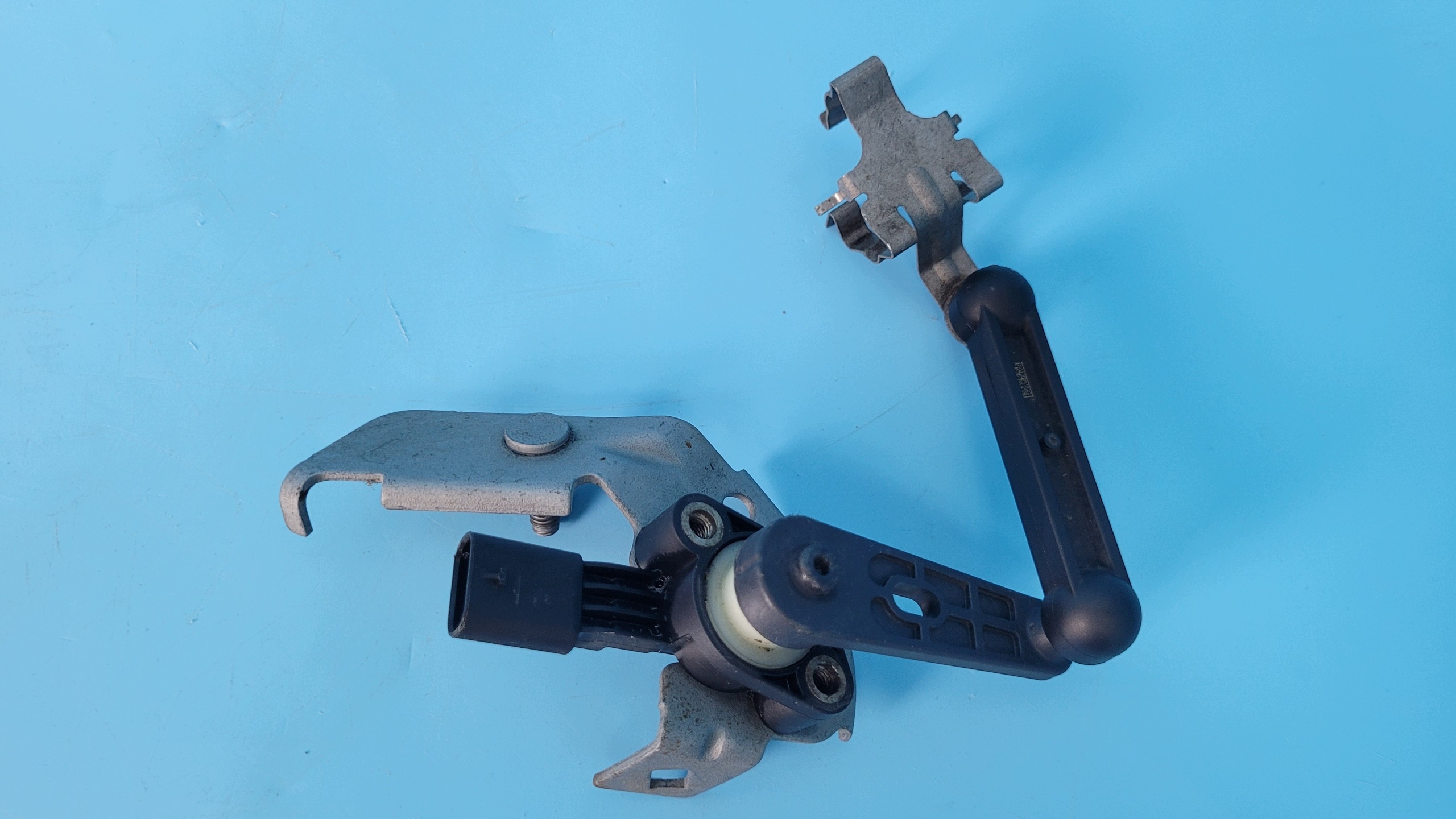 Strålkastarnivåsensor OEM A0009053713 Mercedes C W206 image 6