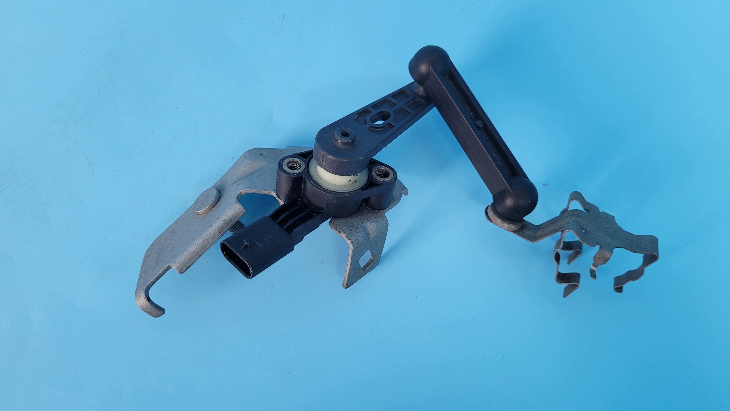 Strålkastarnivåsensor OEM A0009053713 Mercedes C W206 image 8