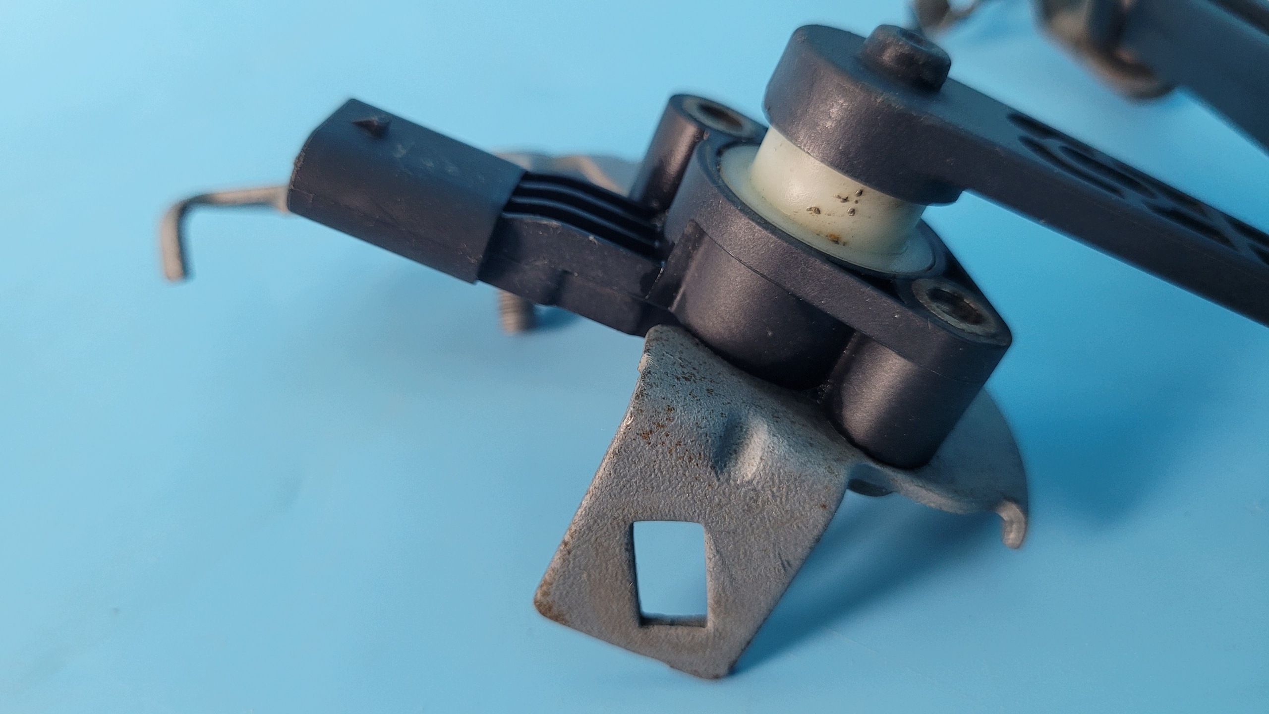 Strålkastarnivåsensor OEM A0009053713 Mercedes C W206 image 9