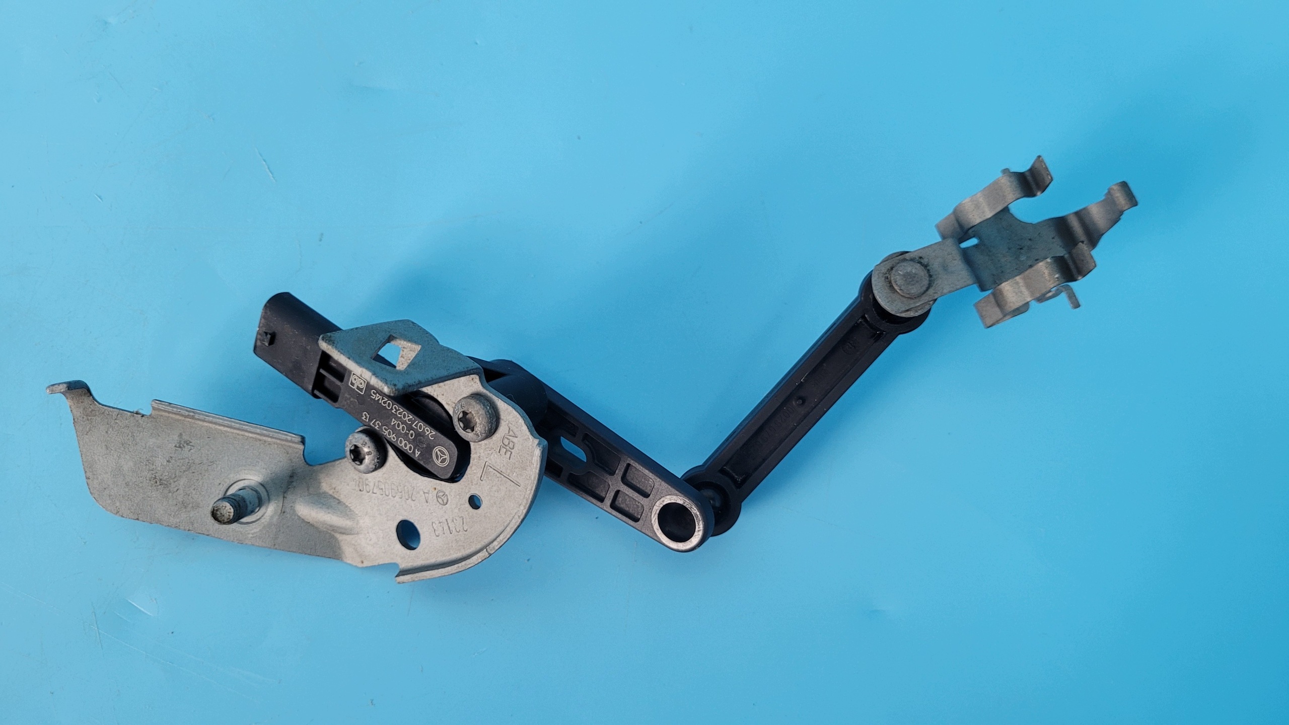 Strålkastarnivåsensor OEM A0009053713 Mercedes C W206 image 10