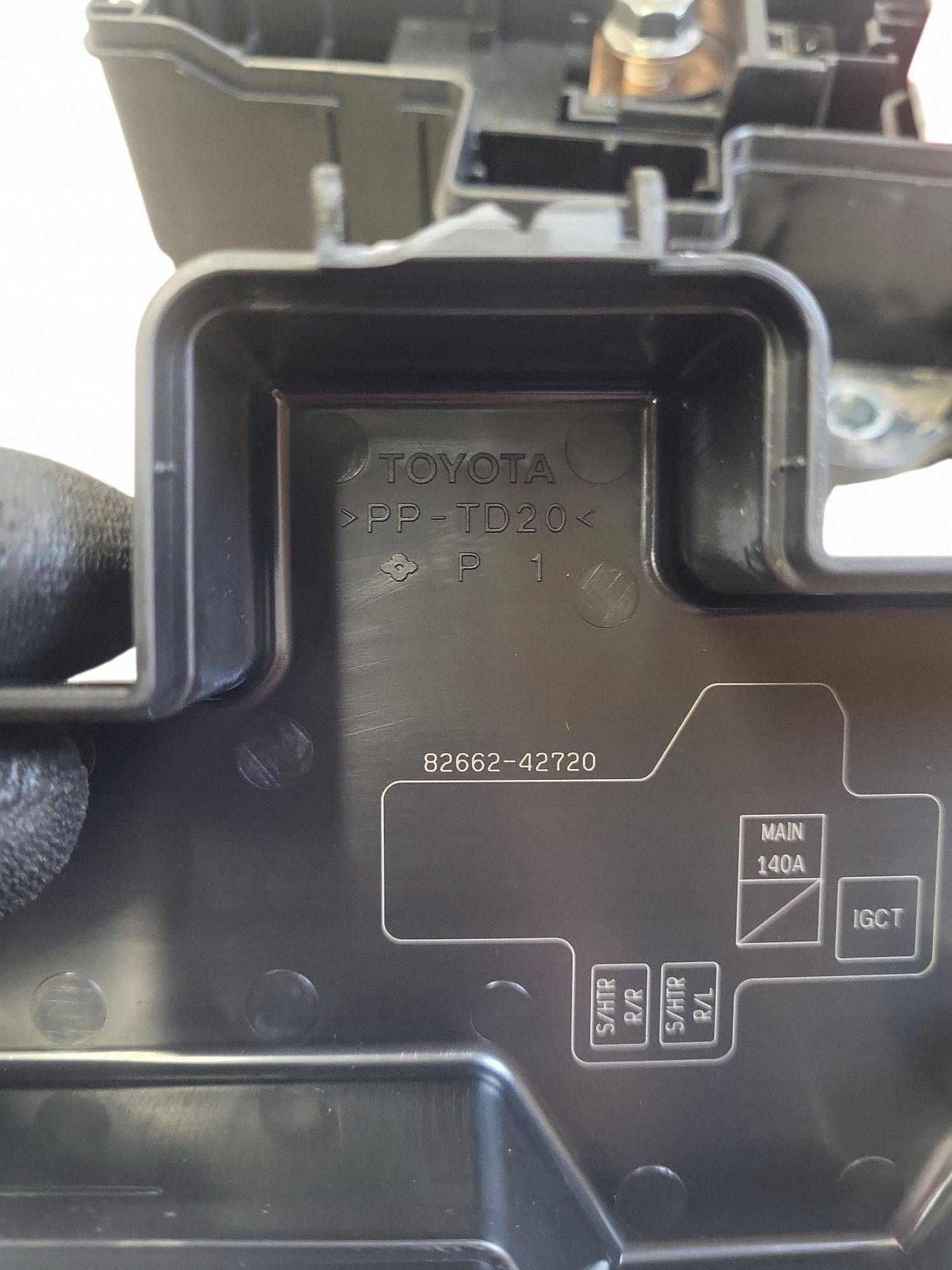 Toyota batterisäkring OEM 8266242720 - Begagnad image 4