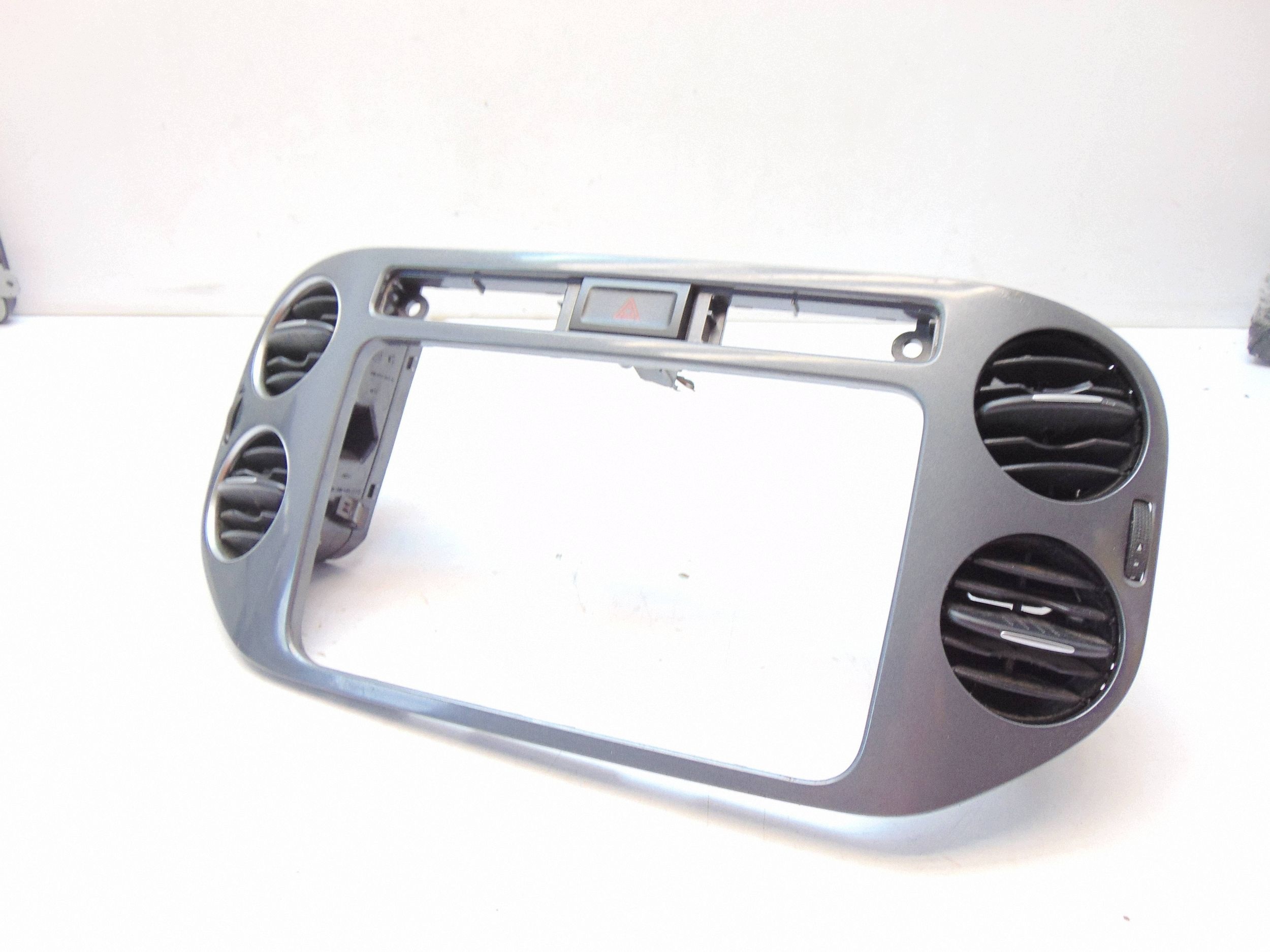 Radioframe & Ventiler OEM 5N0858071E för VW Tiguan image 2