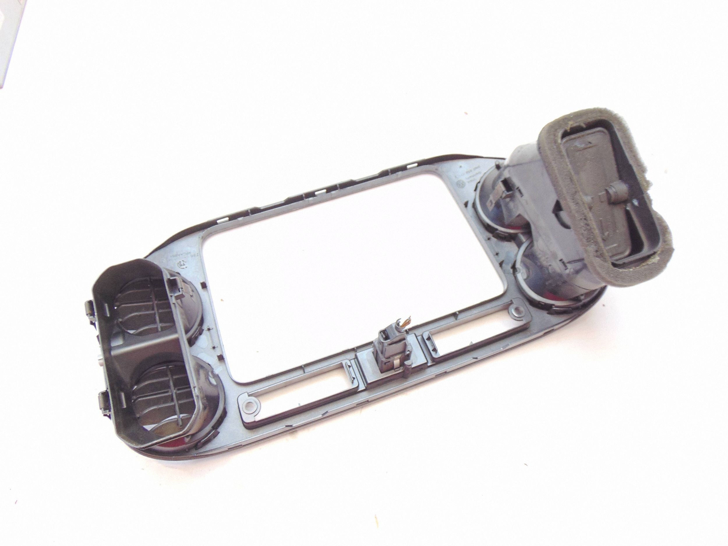 Radioframe & Ventiler OEM 5N0858071E för VW Tiguan image 3