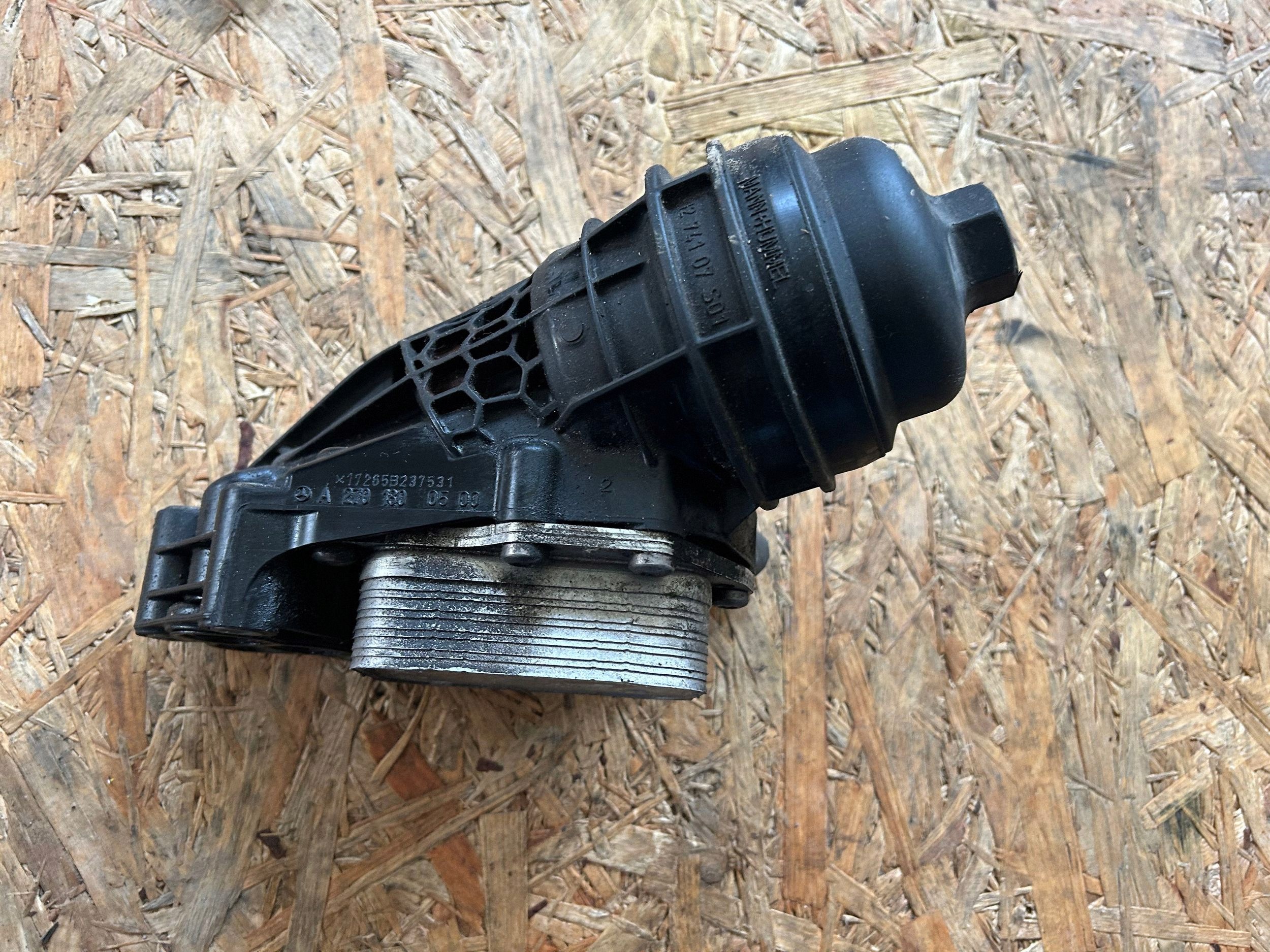 Mercedes Oljefilterbas OEM 5989070107 - Begagnad image 2