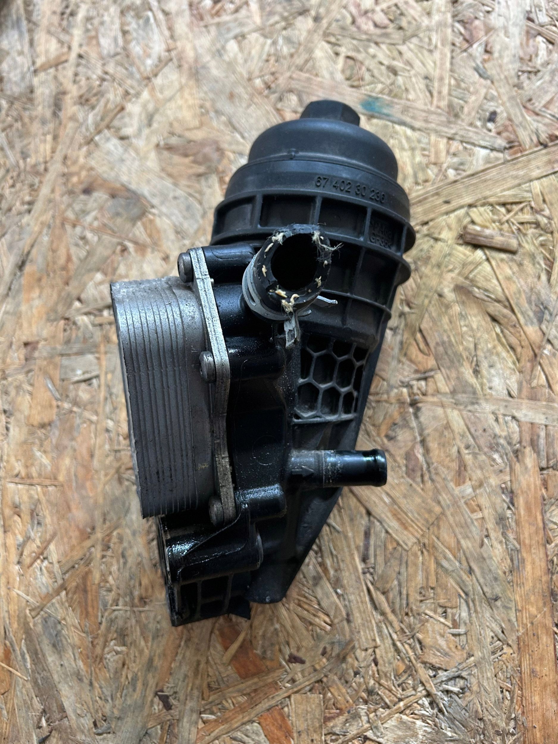 Mercedes Oljefilterbas OEM 5989070107 - Begagnad image 4