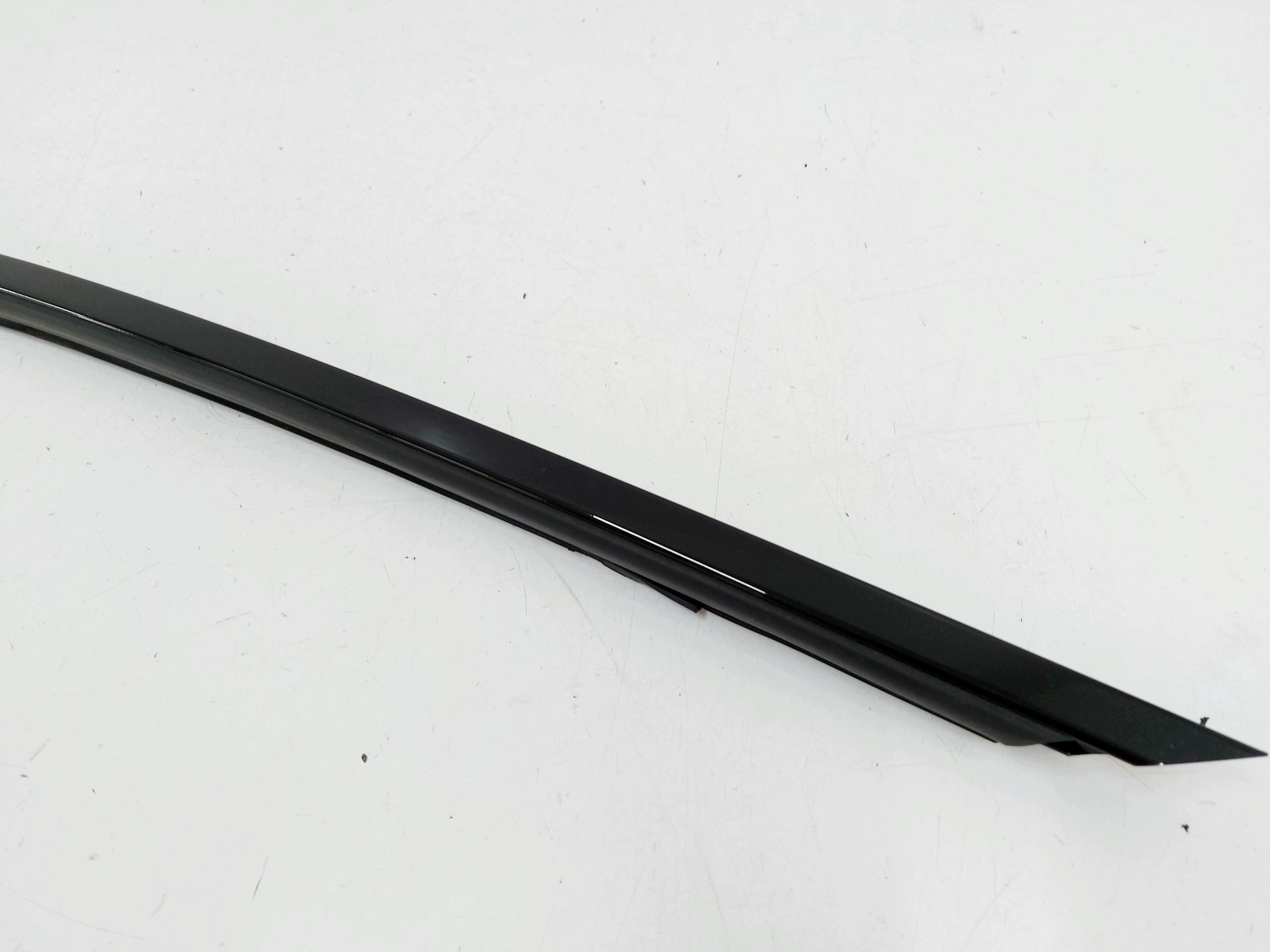 BMW OE 7482862 Right Side Frame Trim Shadowline image 4