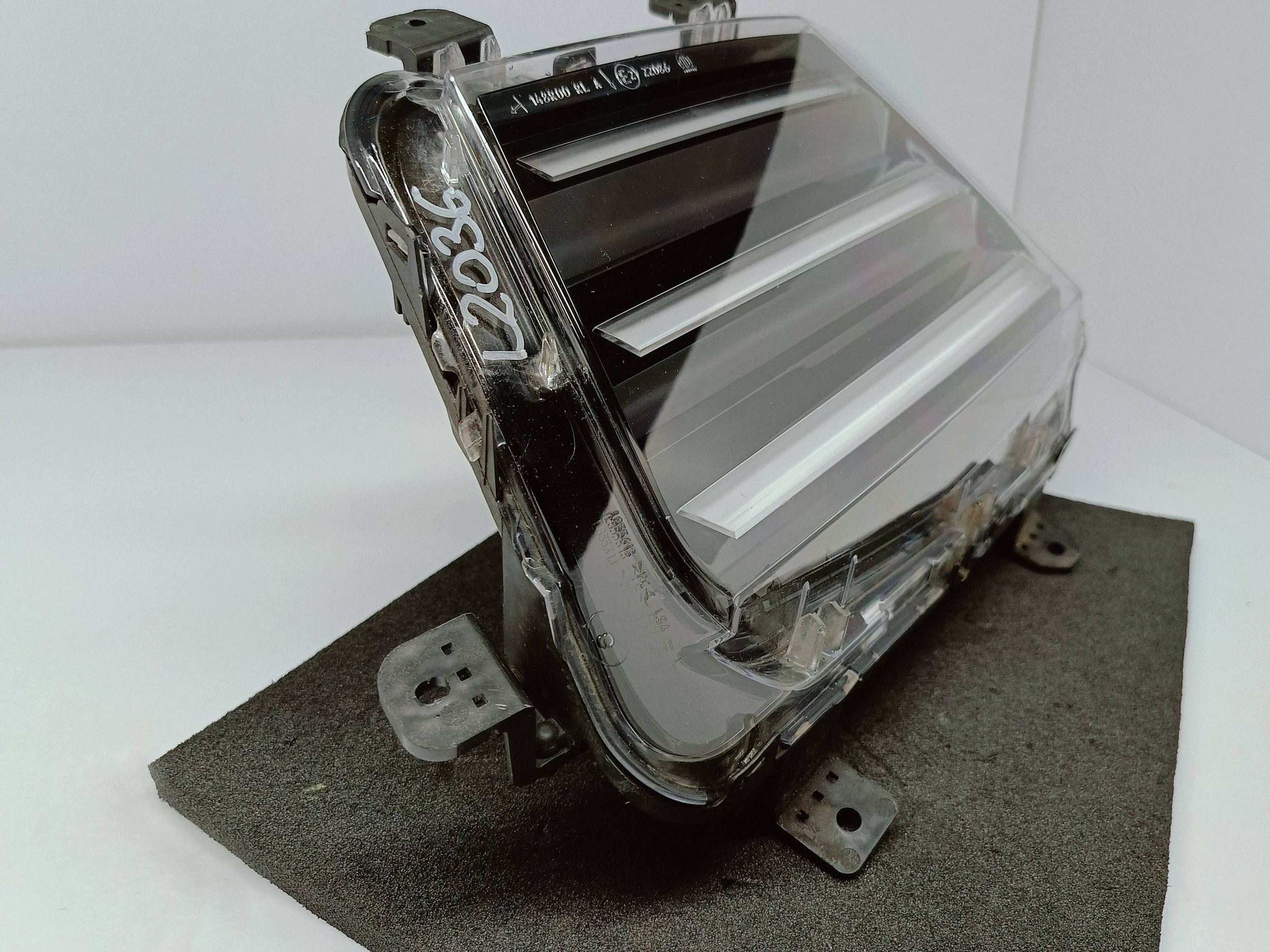 OEM 9850436380 Halogéneo LED DRL Esquerdo Dianteiro Peugeot image 8