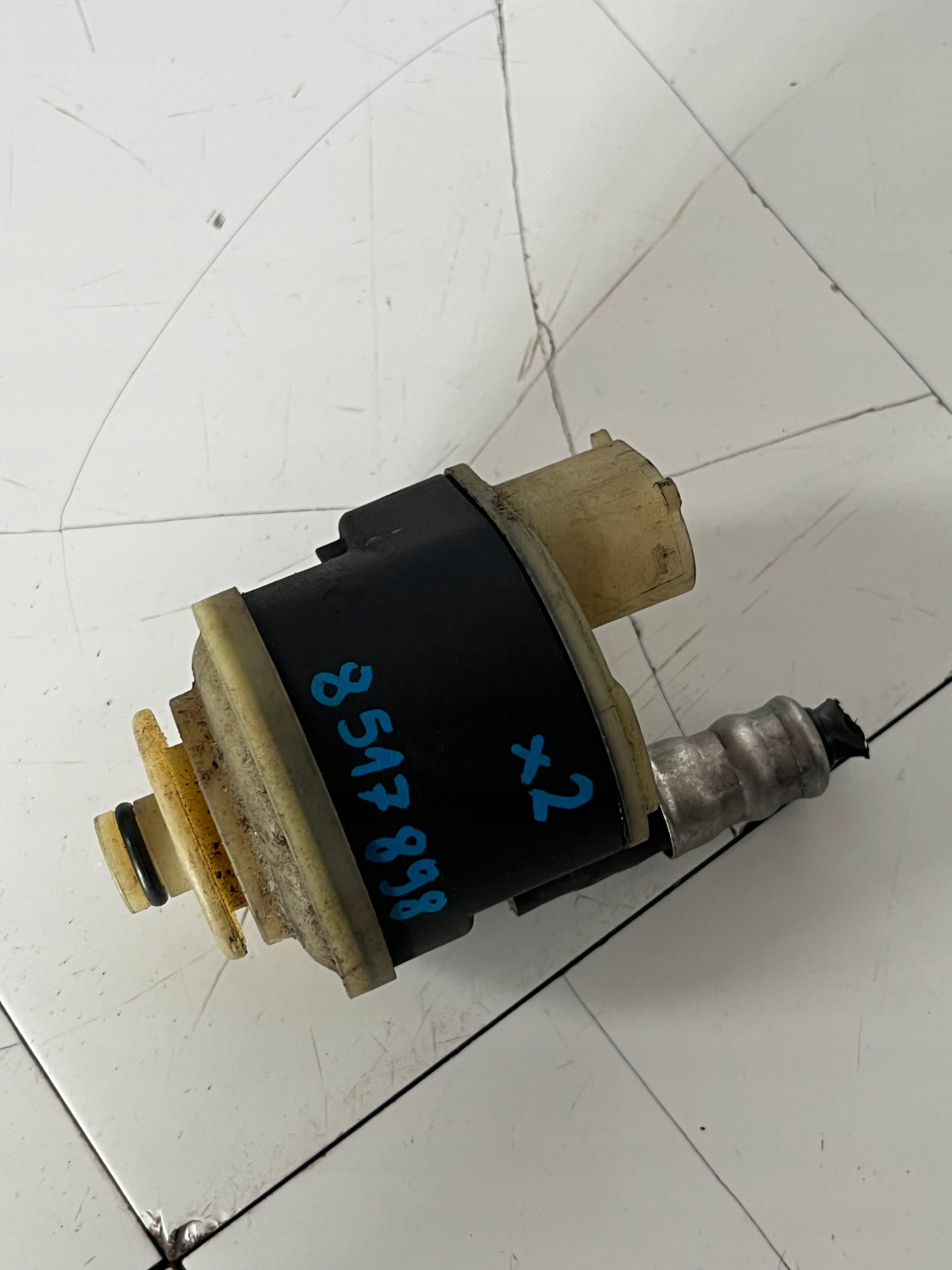 Pré-aquecedor combustível BMW OE 8517898 - Usado image 2