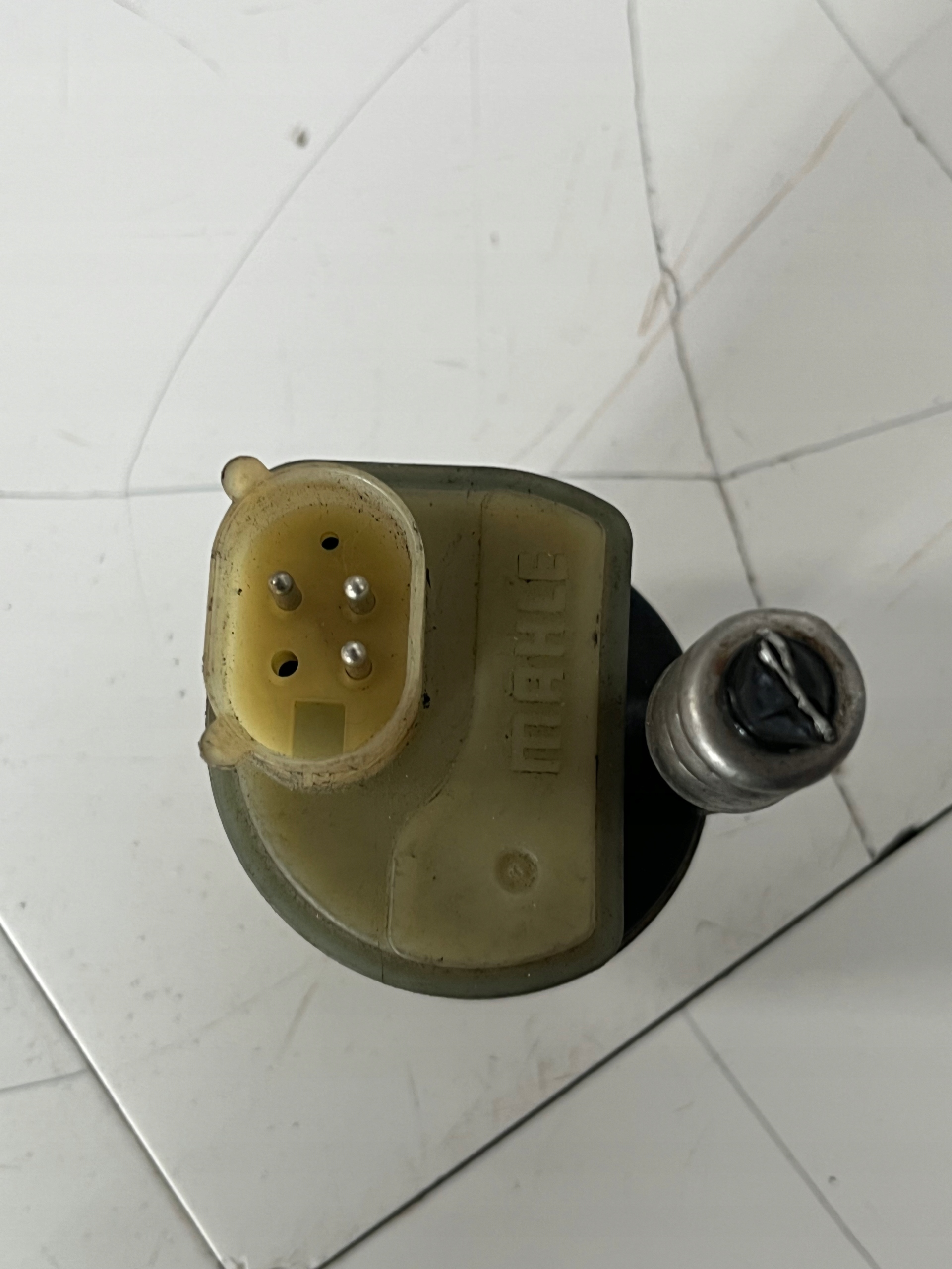 Pré-aquecedor combustível BMW OE 8517898 - Usado image 3
