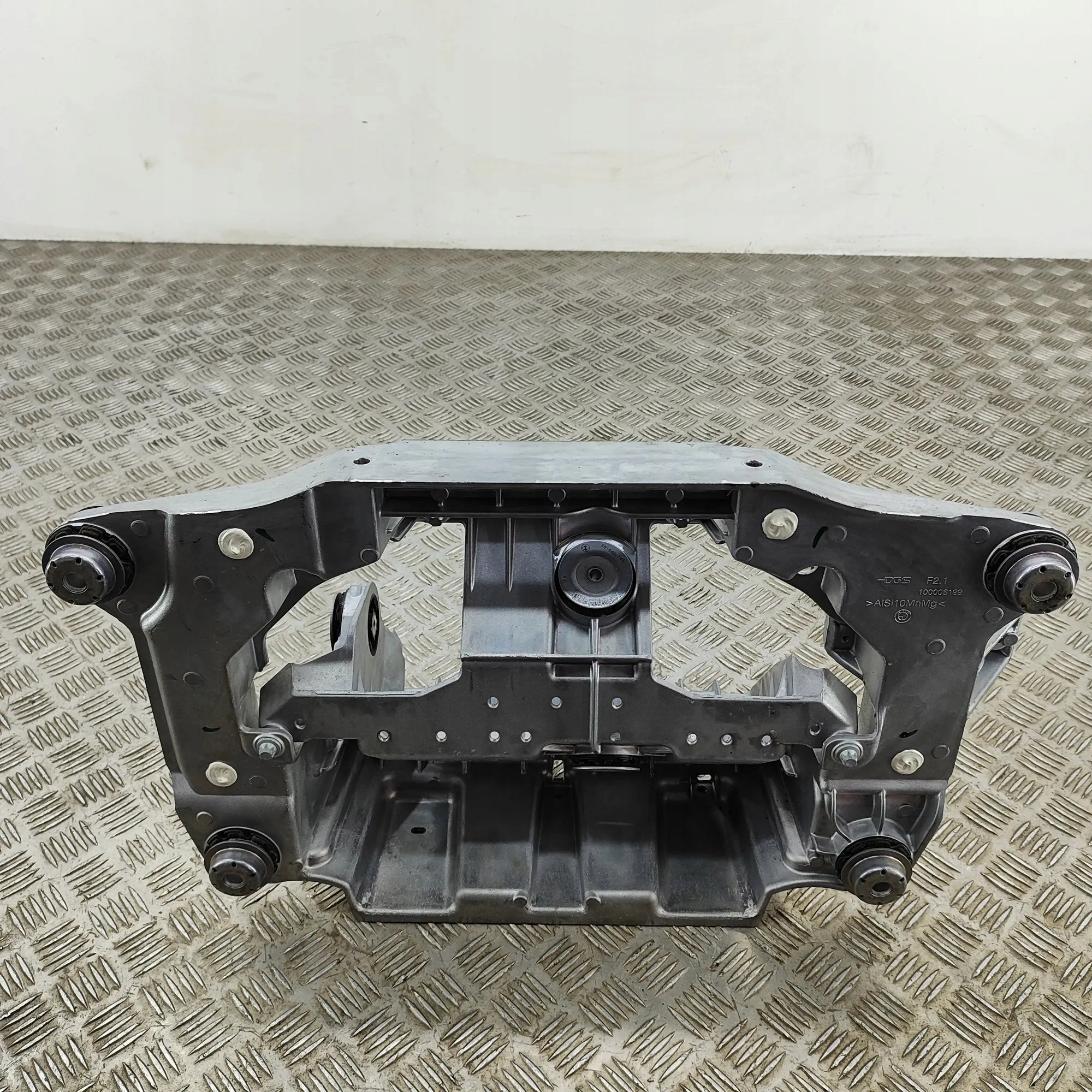 BMW AC Compressor Bracket OEM 5A075D6 - Used image 2