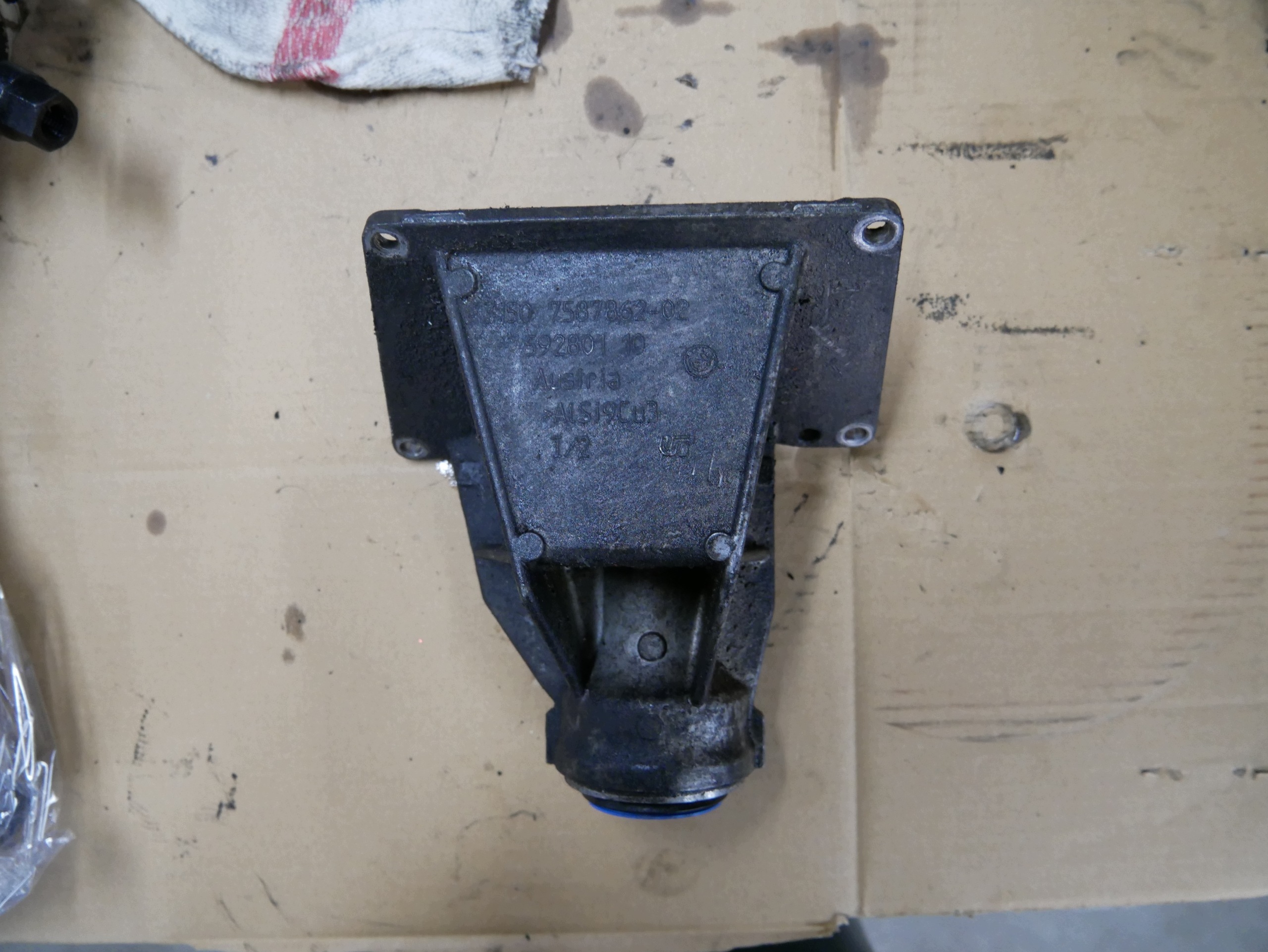 BMW X3 F25 Bearing Support OEM 7587861 - Used