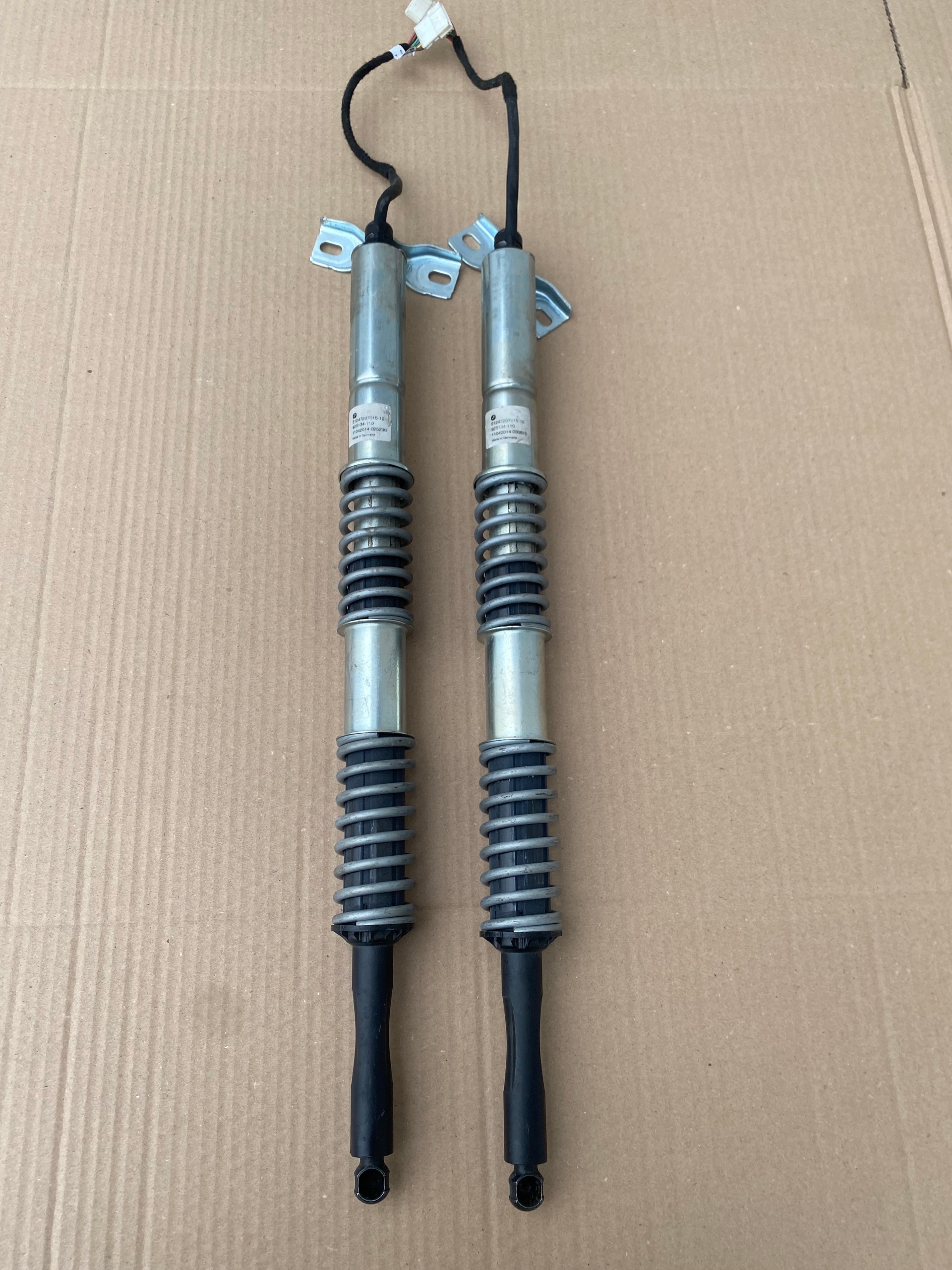 Atuador esquerdo porta-malas OEM 7207015 para BMW 5 Touring image 2