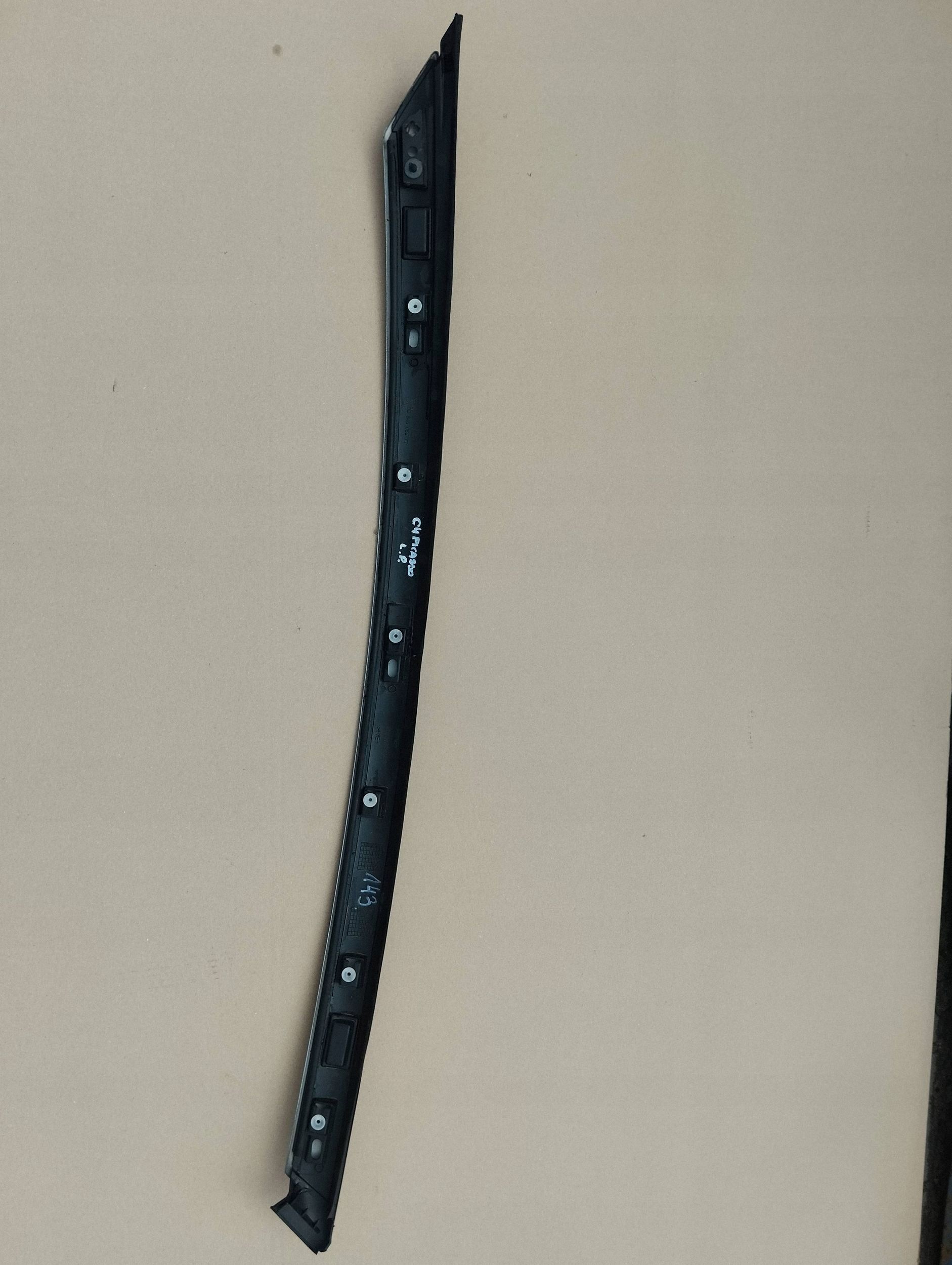 Junta esquerda janela dianteira OEM 9654505577 image 3