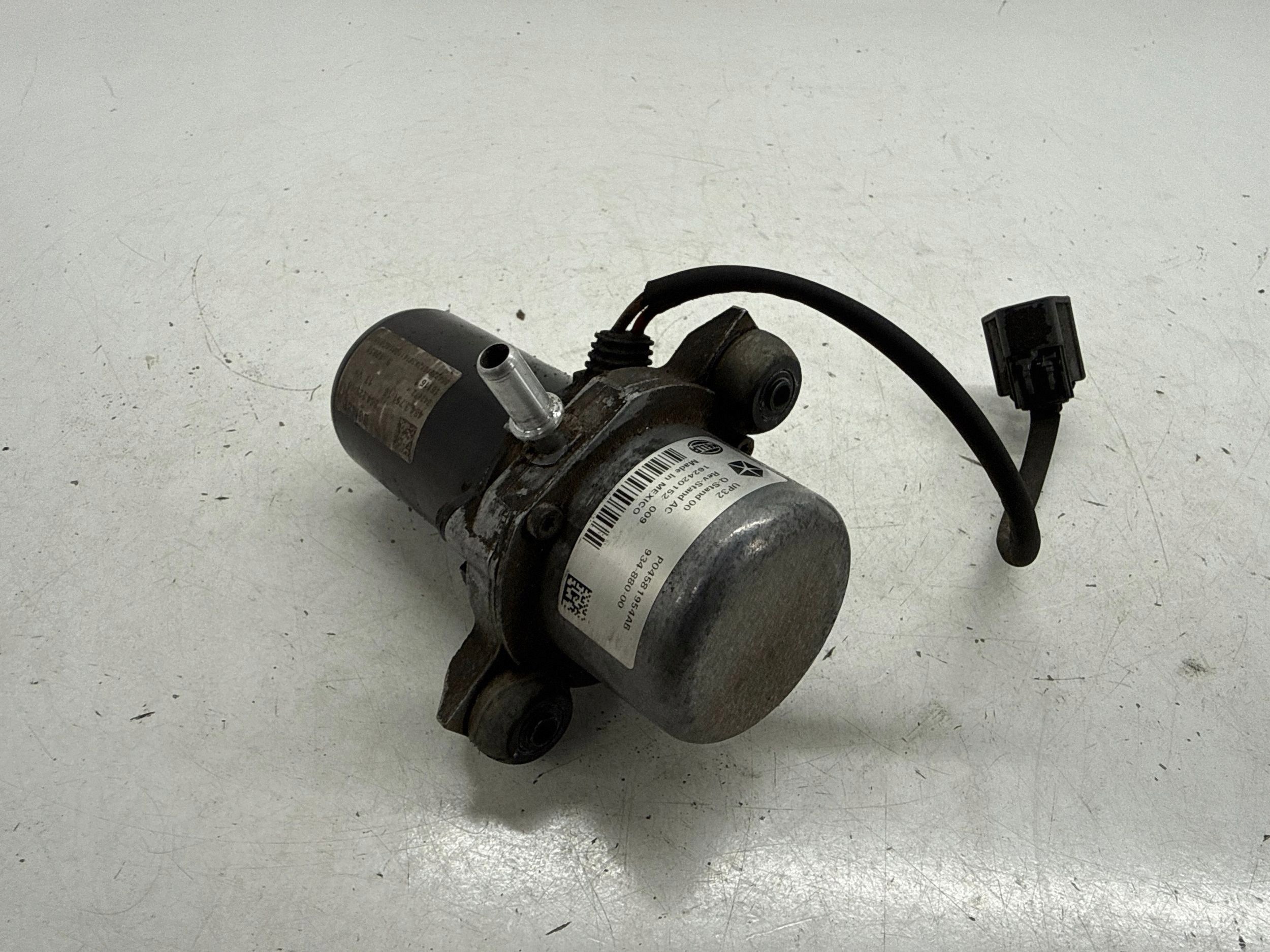 Pompe à vide OEM P04581954AB pour Jeep Grand Cherokee image 3