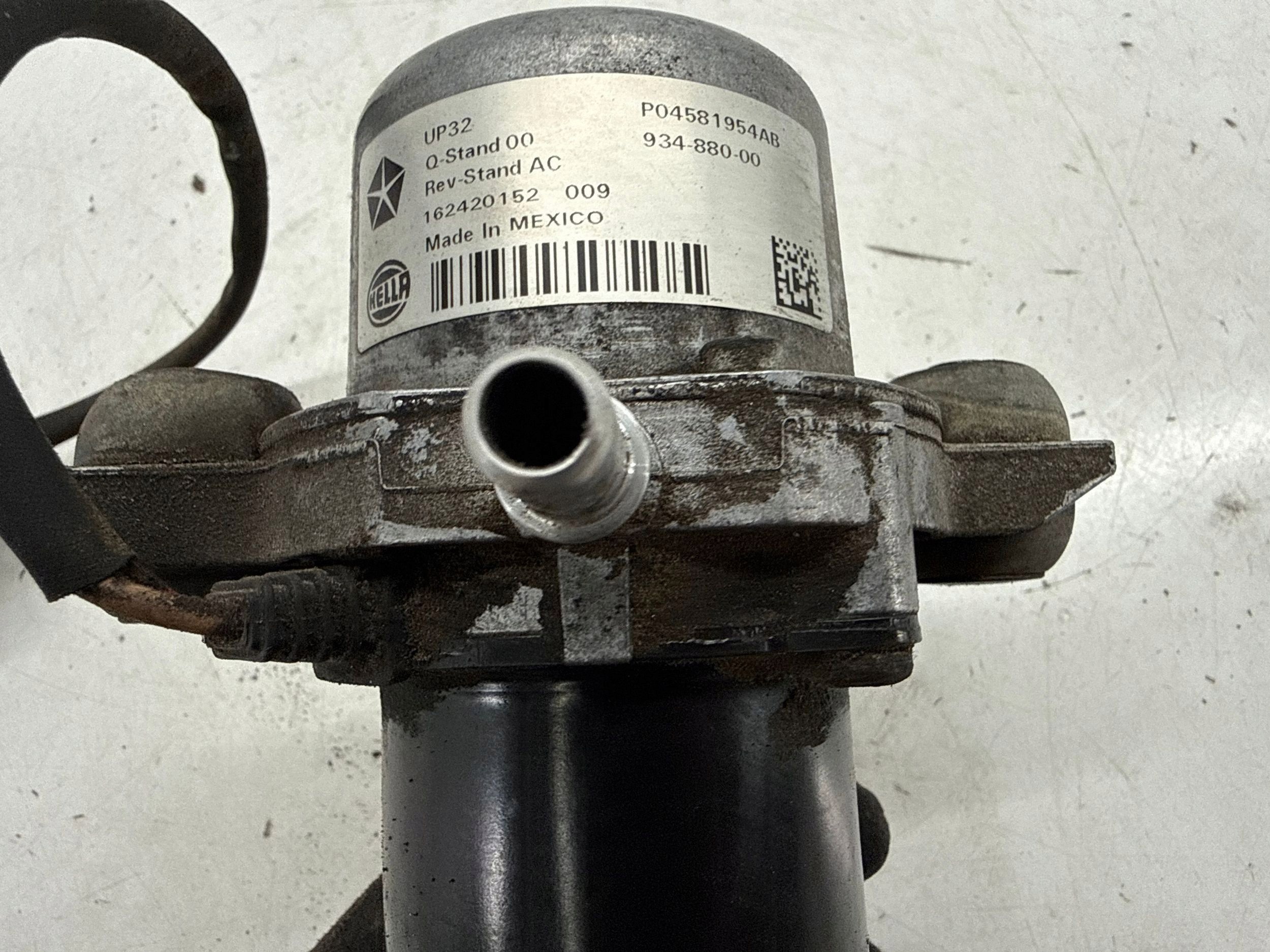 Pompe à vide OEM P04581954AB pour Jeep Grand Cherokee image 7