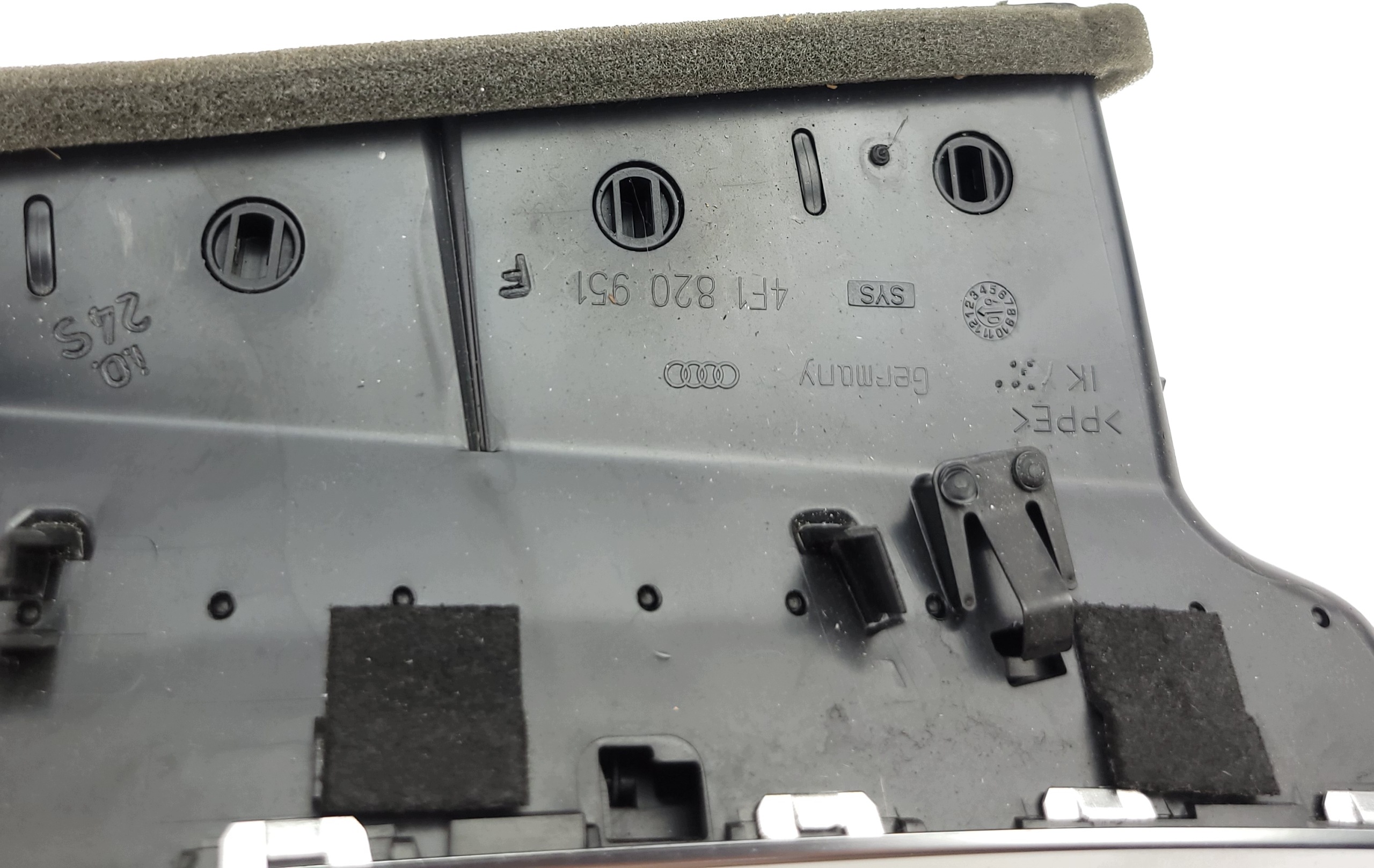 Grille de ventilation centrale Audi A6 C6 OEM 4F1820951F image 7