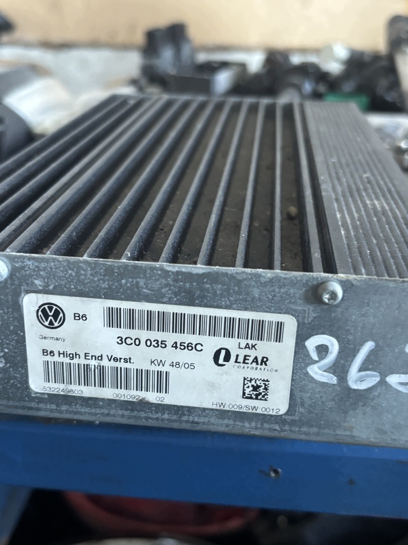 VW Passat B6 Tuner Versterker OEM 3C0035456C image 3