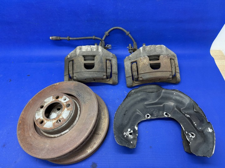 AUDI A6 C6 ETULEVY JARRUSATULAT 320mm KPL 973 974