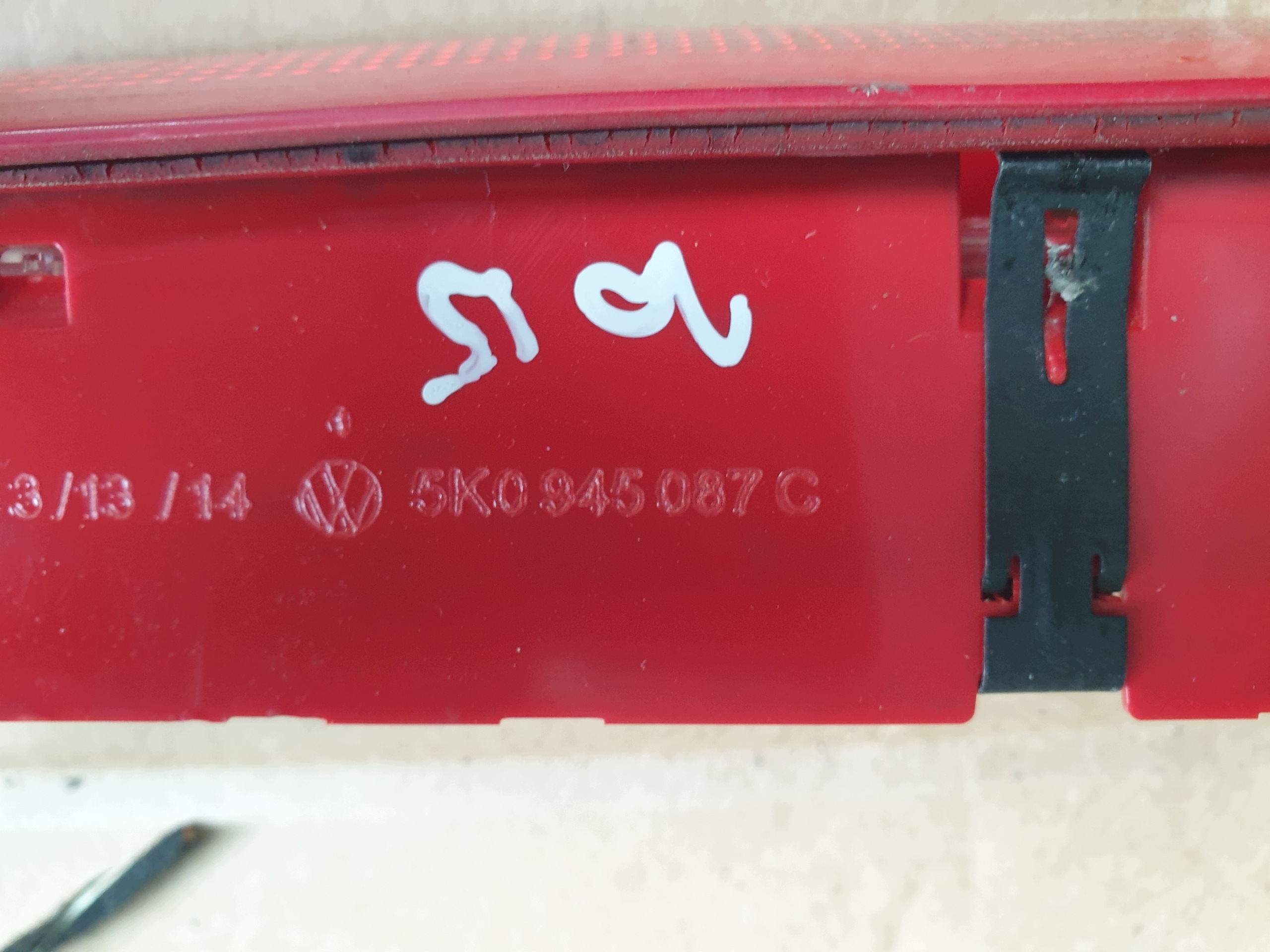 VW OEM 5K0945087C Stop-valo - Käytetty, 2.0L Diesel 2011