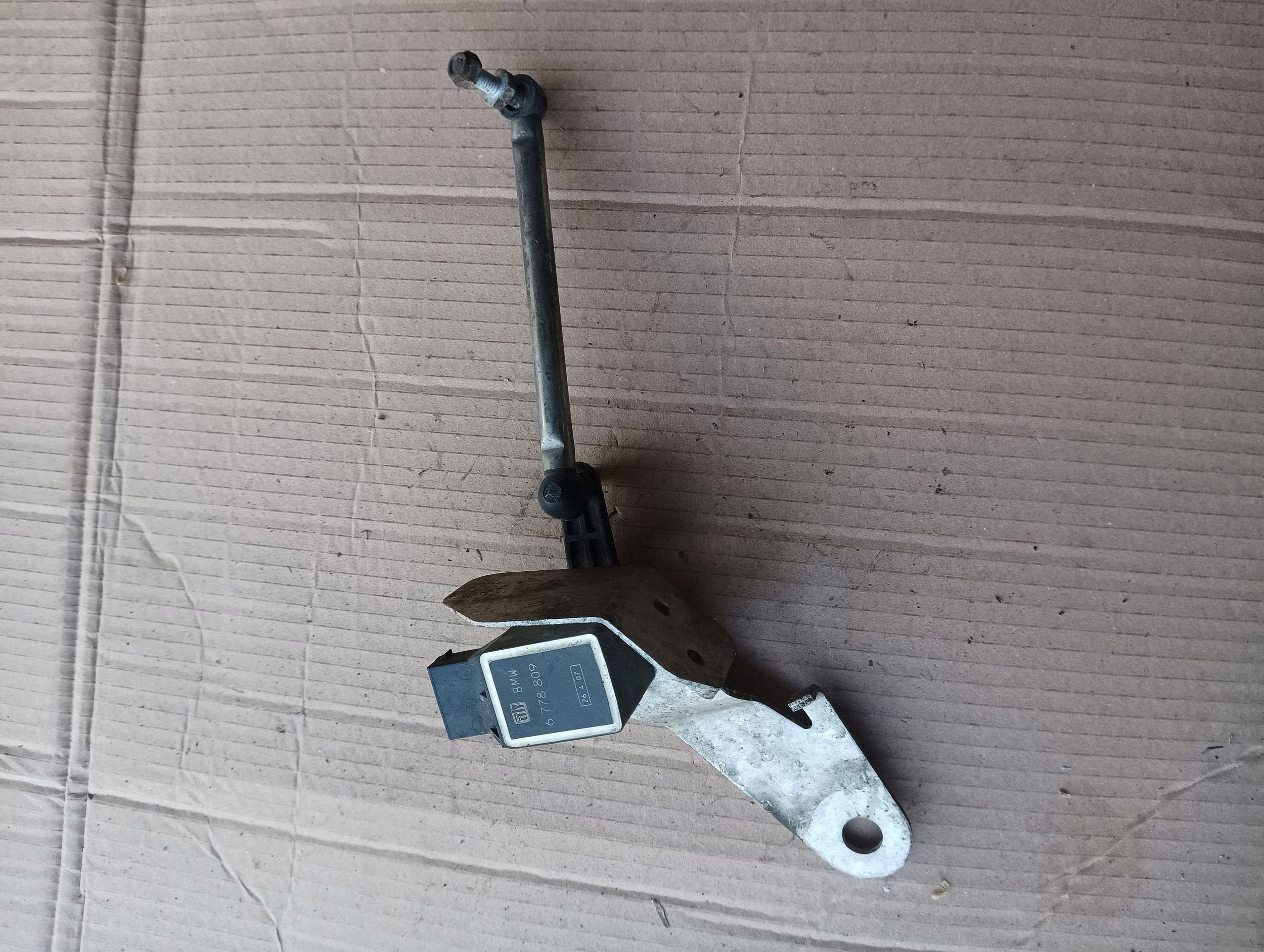 Sensor de nível traseiro direito OEM 6778809 para Hyundai i10 image 2