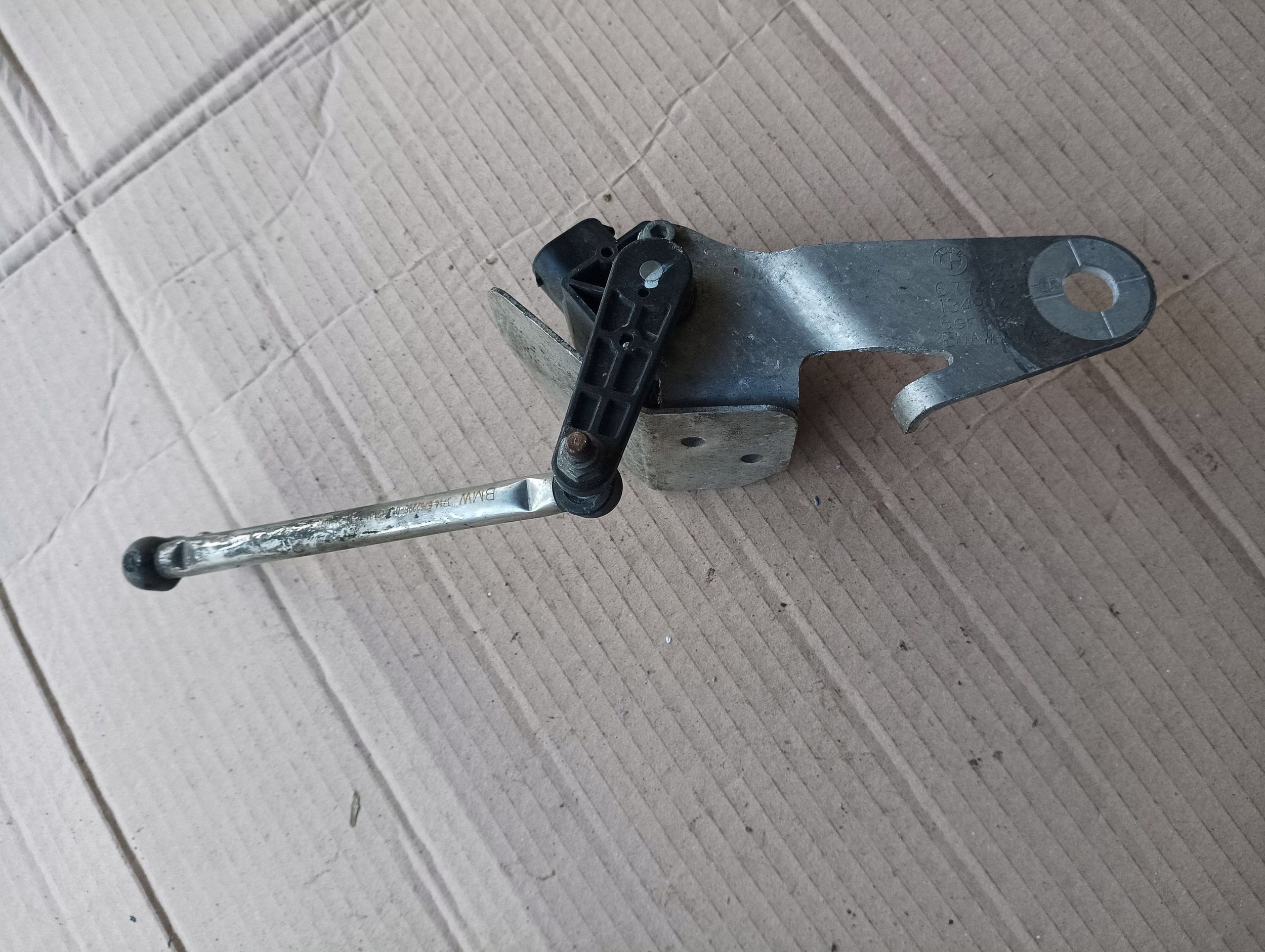 Taka-oikea tasoanturi OEM 6778809 Hyundai i10:lle