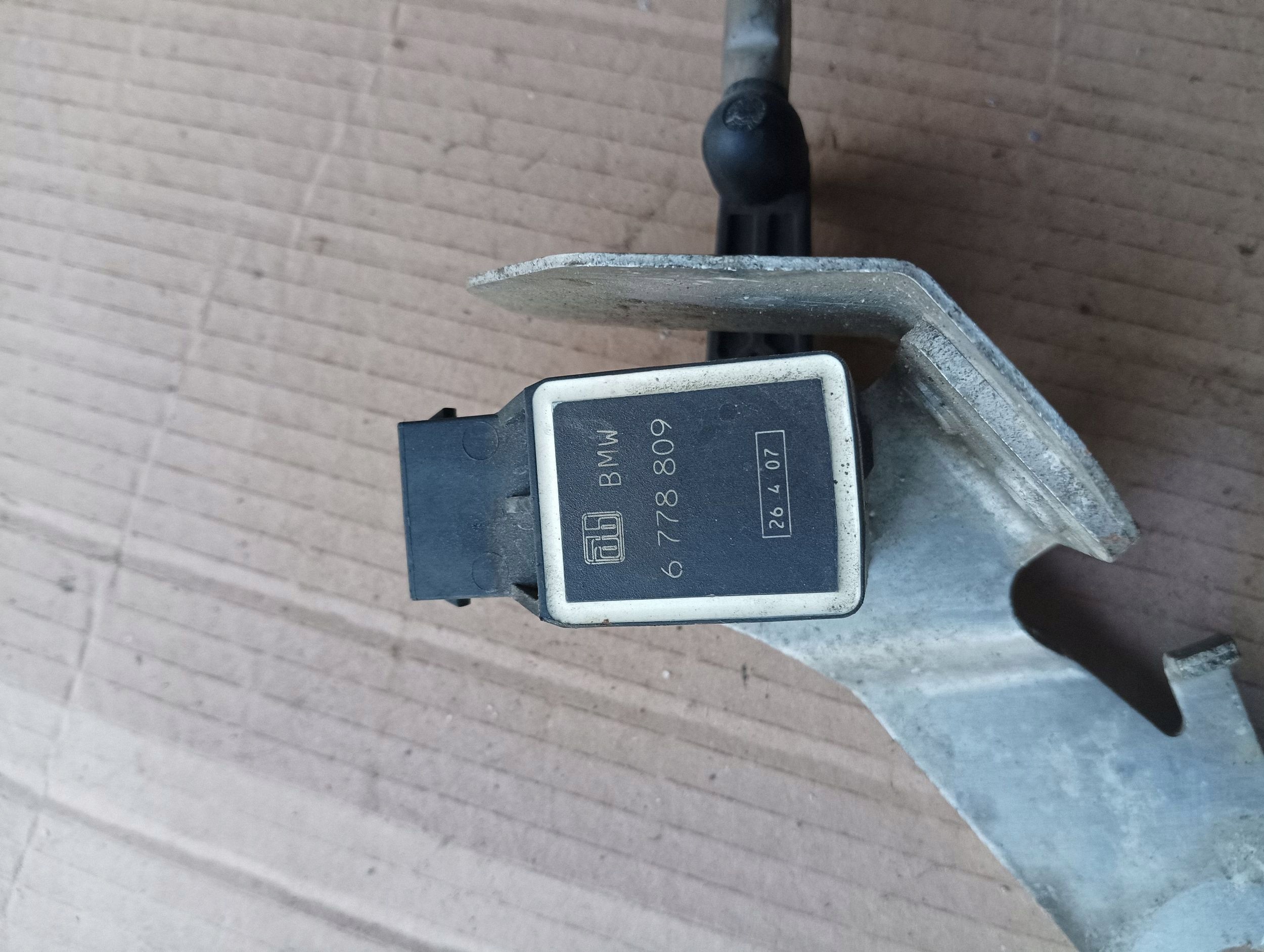Sensor de nível traseiro direito OEM 6778809 para Hyundai i10 image 3