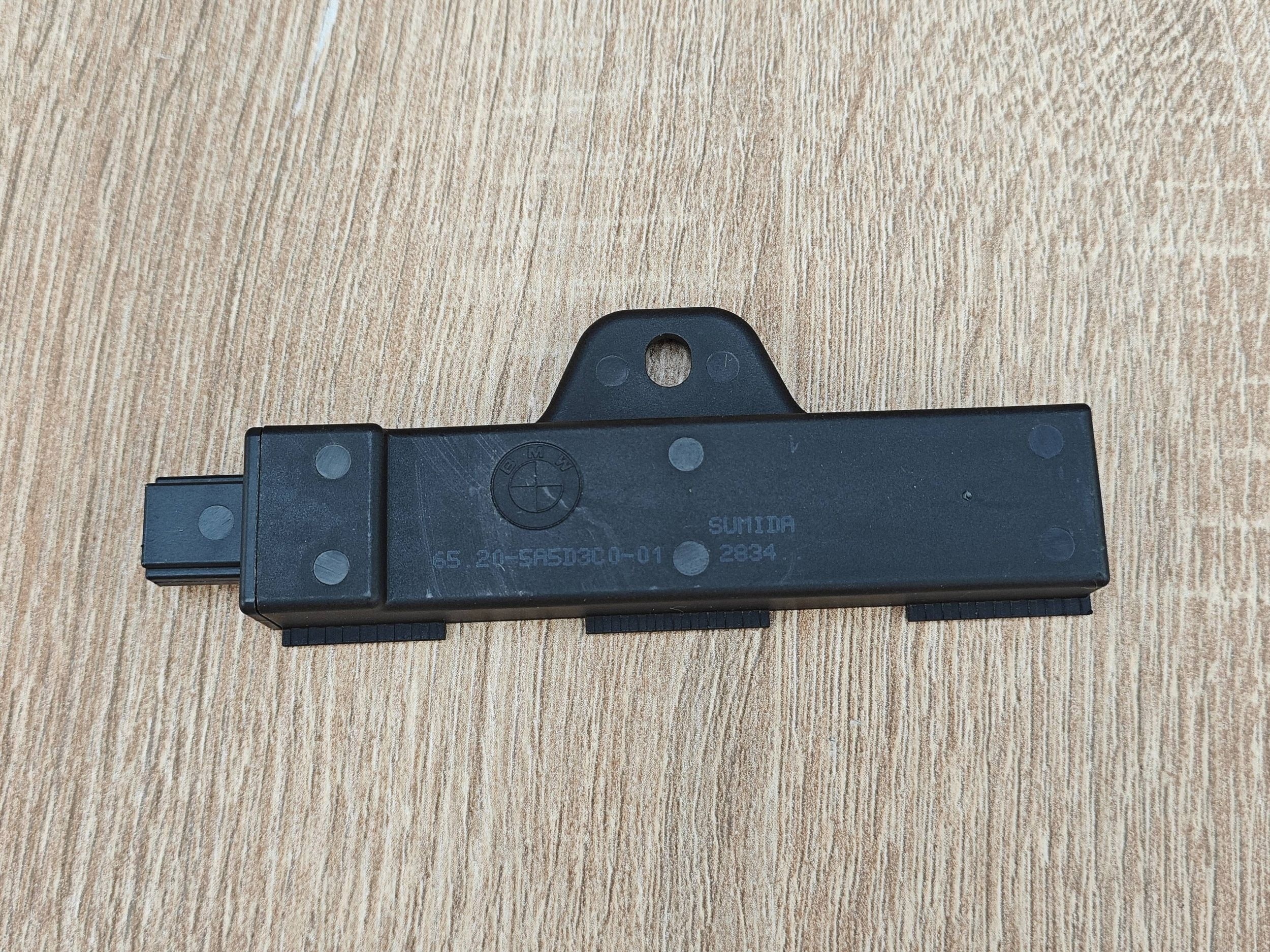 Antena interna BMW i4 OEM 5A5D3C0 (2022-2024) image 2