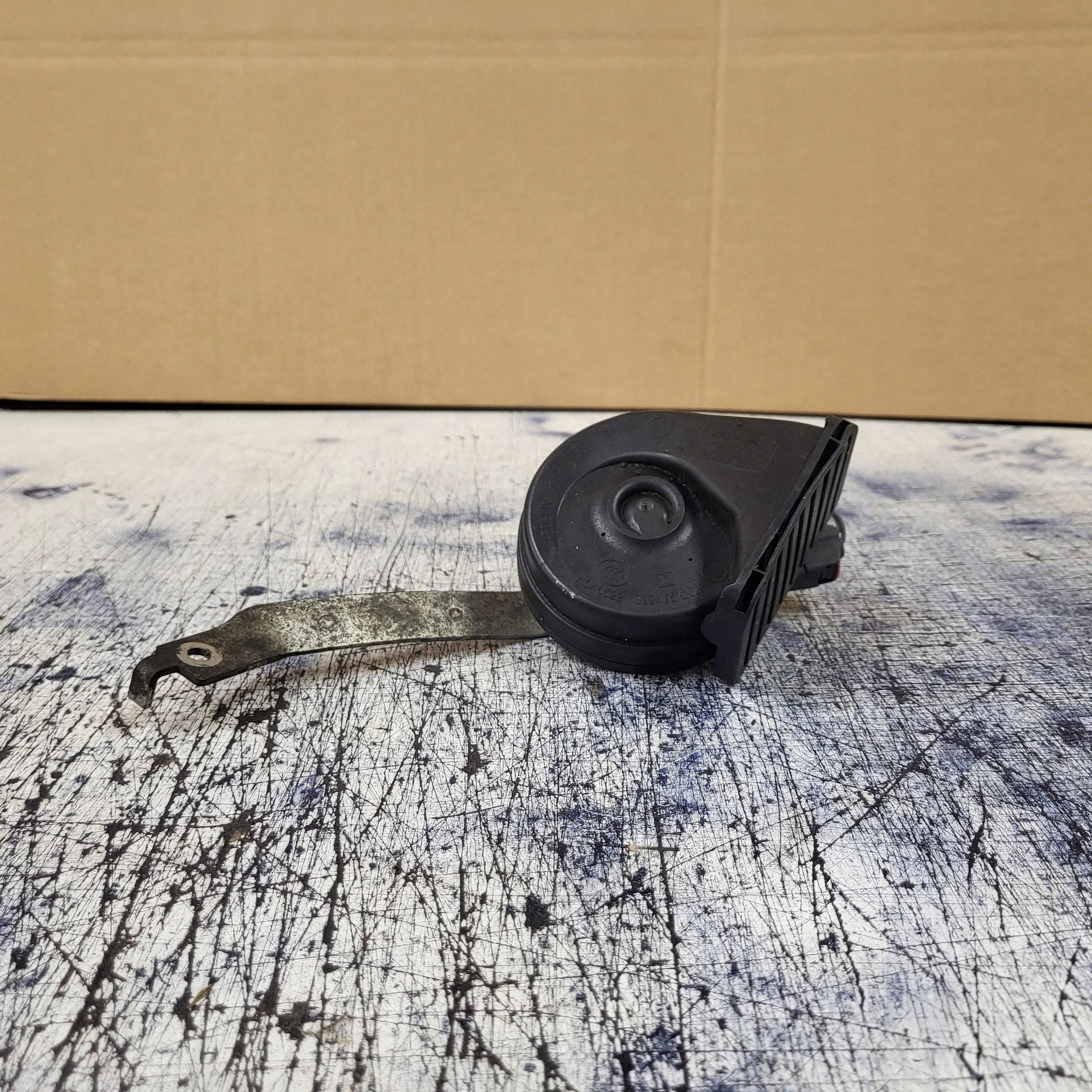 Klaxon Chrysler OEM A046522 pour 300 C (LX) 2008 image 2