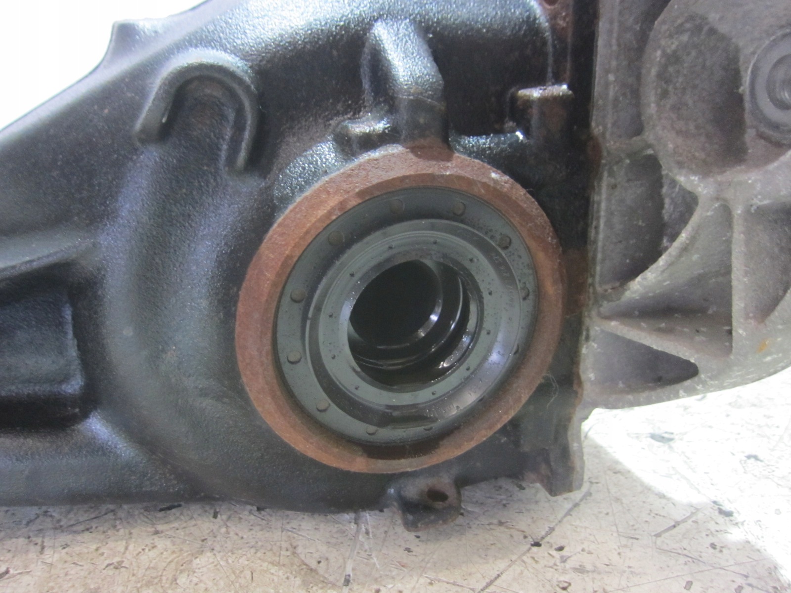 BMW Bakaxel Differential 3.38 OEM 33107636994 Begagnad image 5