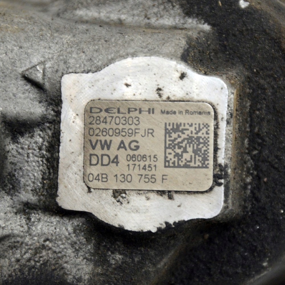 Pompe à injection haute pression Audi A3 OEM 04B130755F image 3