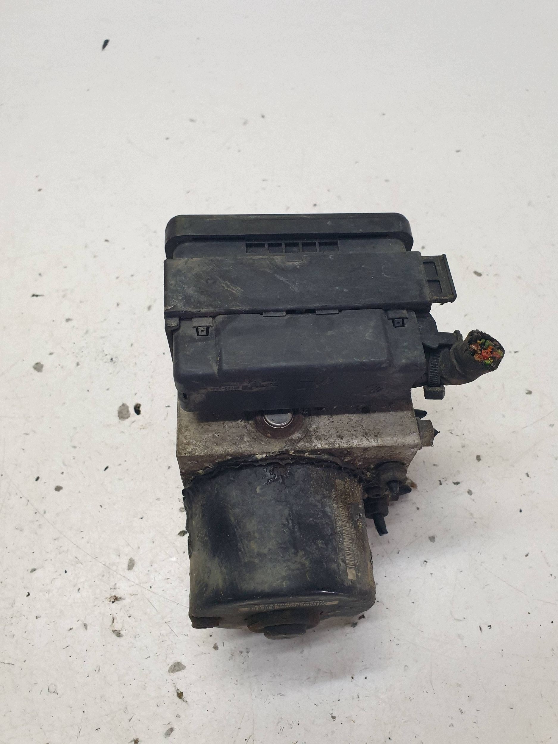 Pompe ABS OEM 1K0907379AC pour VW Golf V 2007 image 4