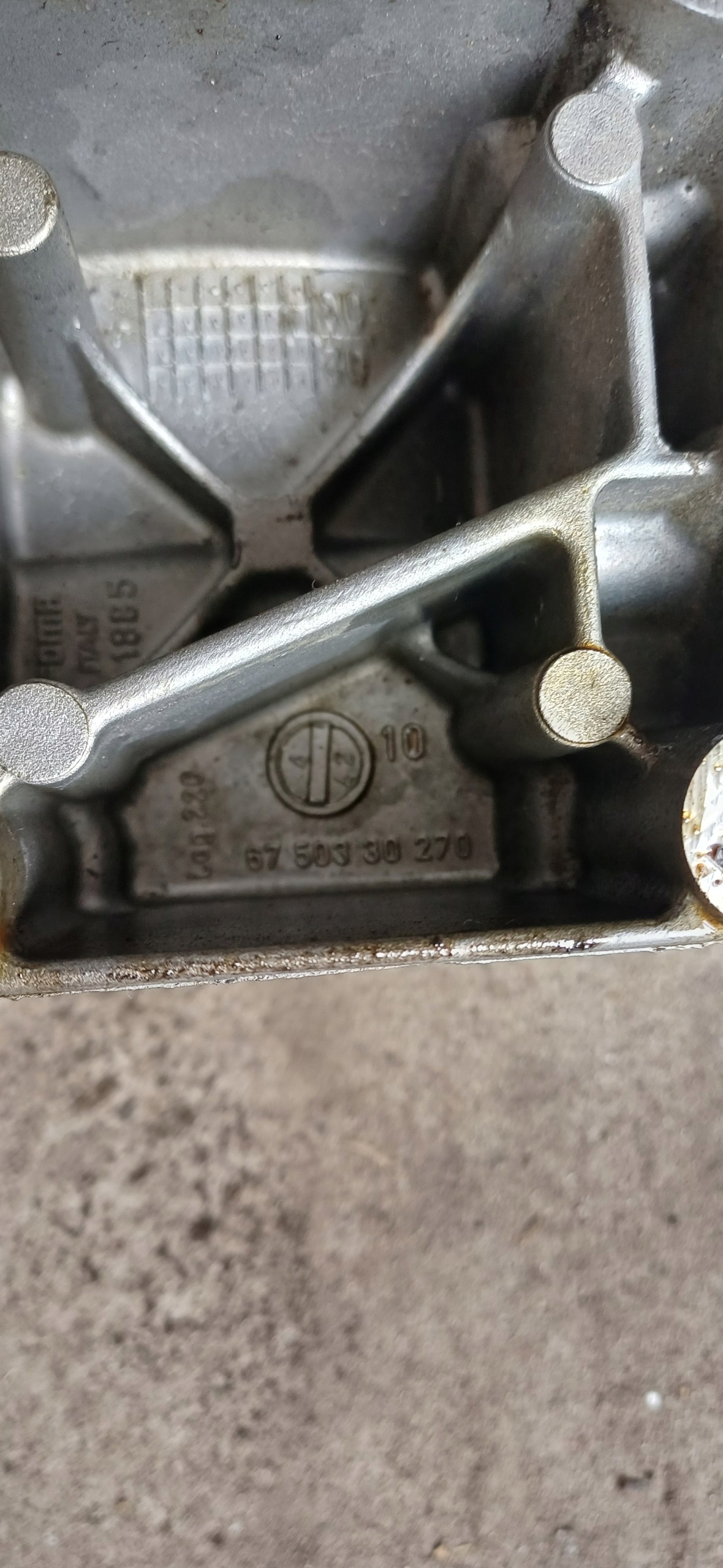 Gebrauchtes Ölfiltergehäuse OEM 6750330270 für BMW image 3