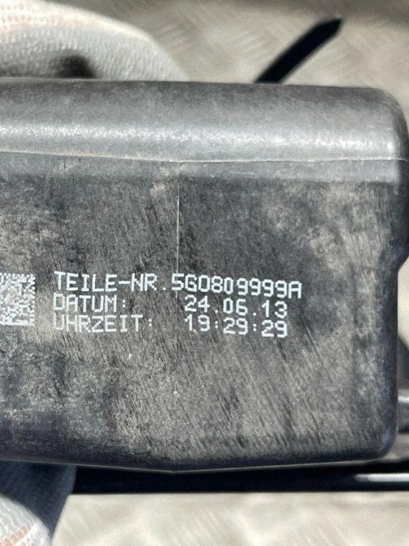 OEM 5G0809999A Tankklappe für VW Golf VII - Gebraucht image 5