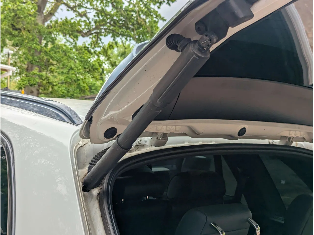 Vasen takaluukun aktuaattori OEM 7332695 BMW X5 E70