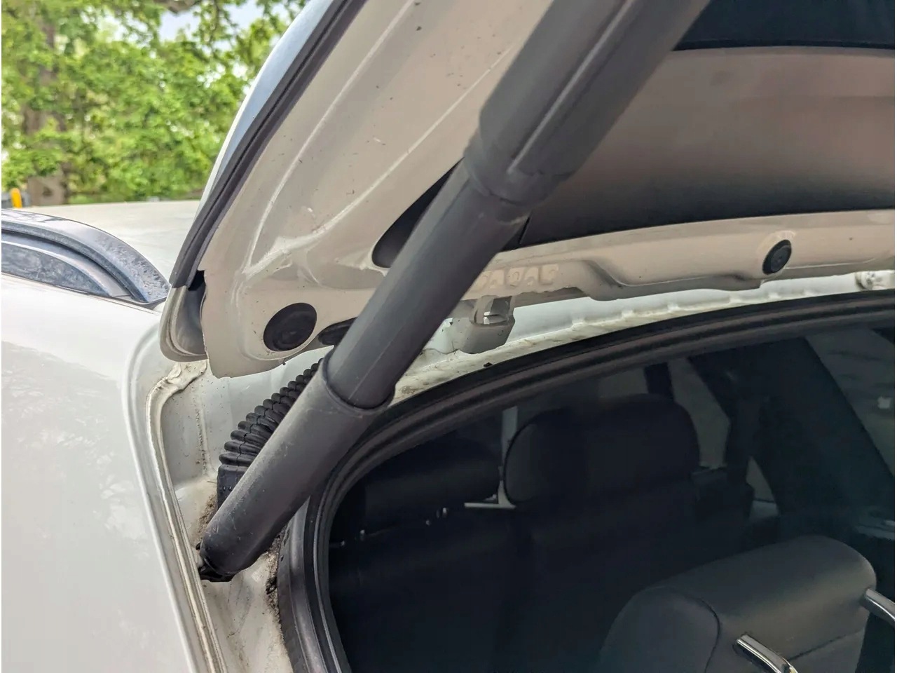 Actuador izquierdo maletero OEM 7332695 para BMW X5 E70 image 4