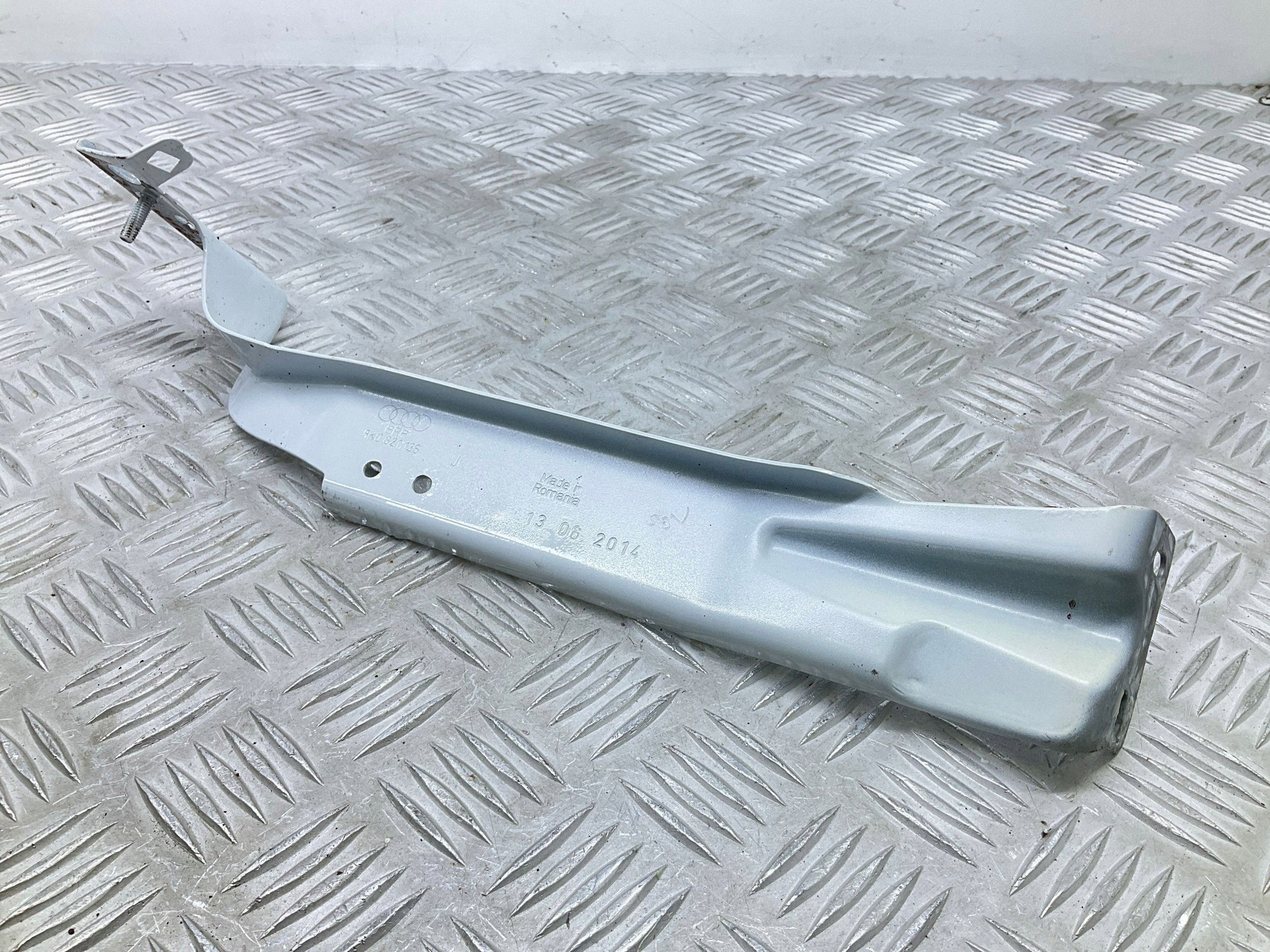 Support d'aile droit OEM 8K0821136J Audi A4 B8 image 2
