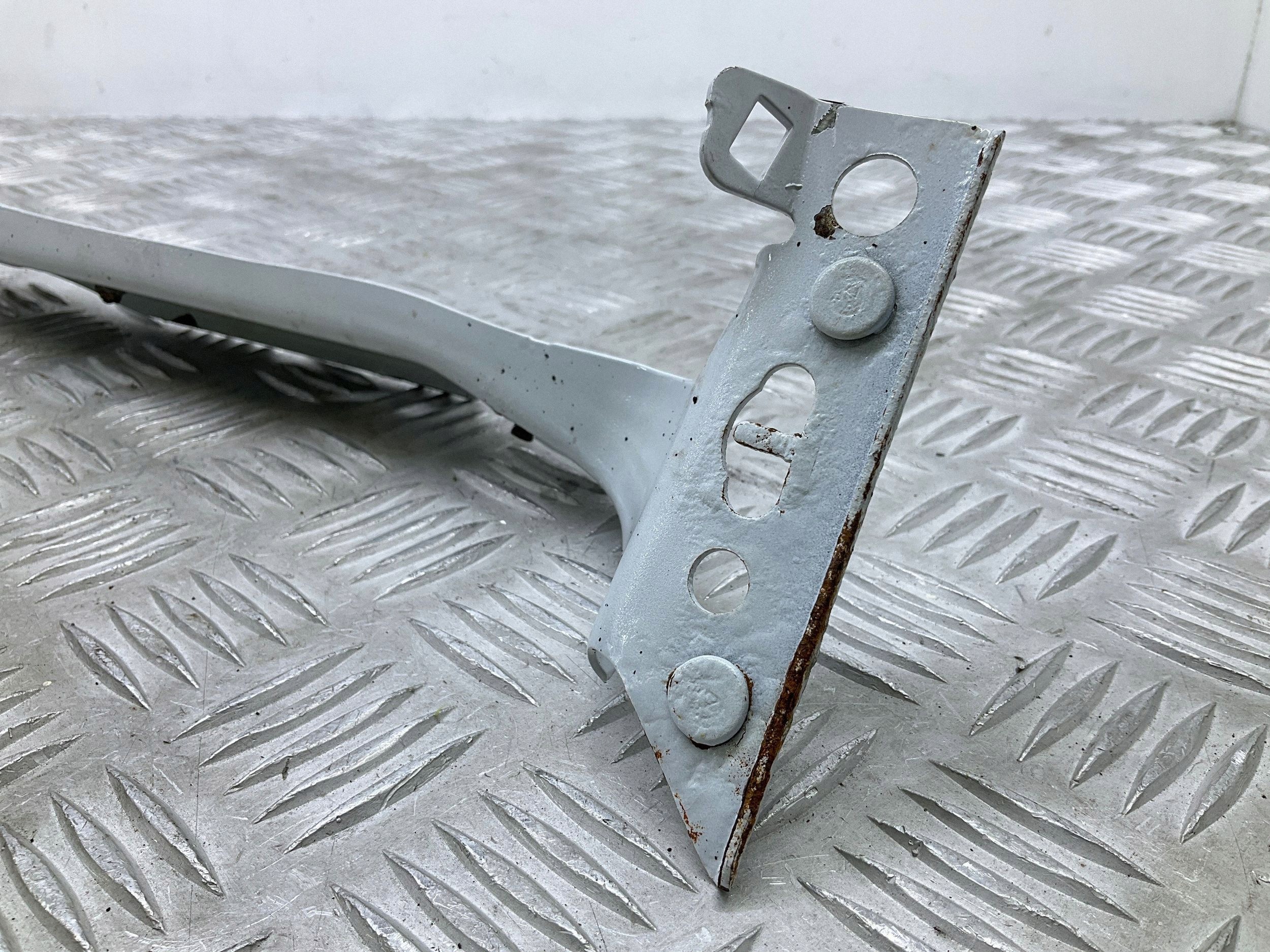 Support d'aile droit OEM 8K0821136J Audi A4 B8 image 5