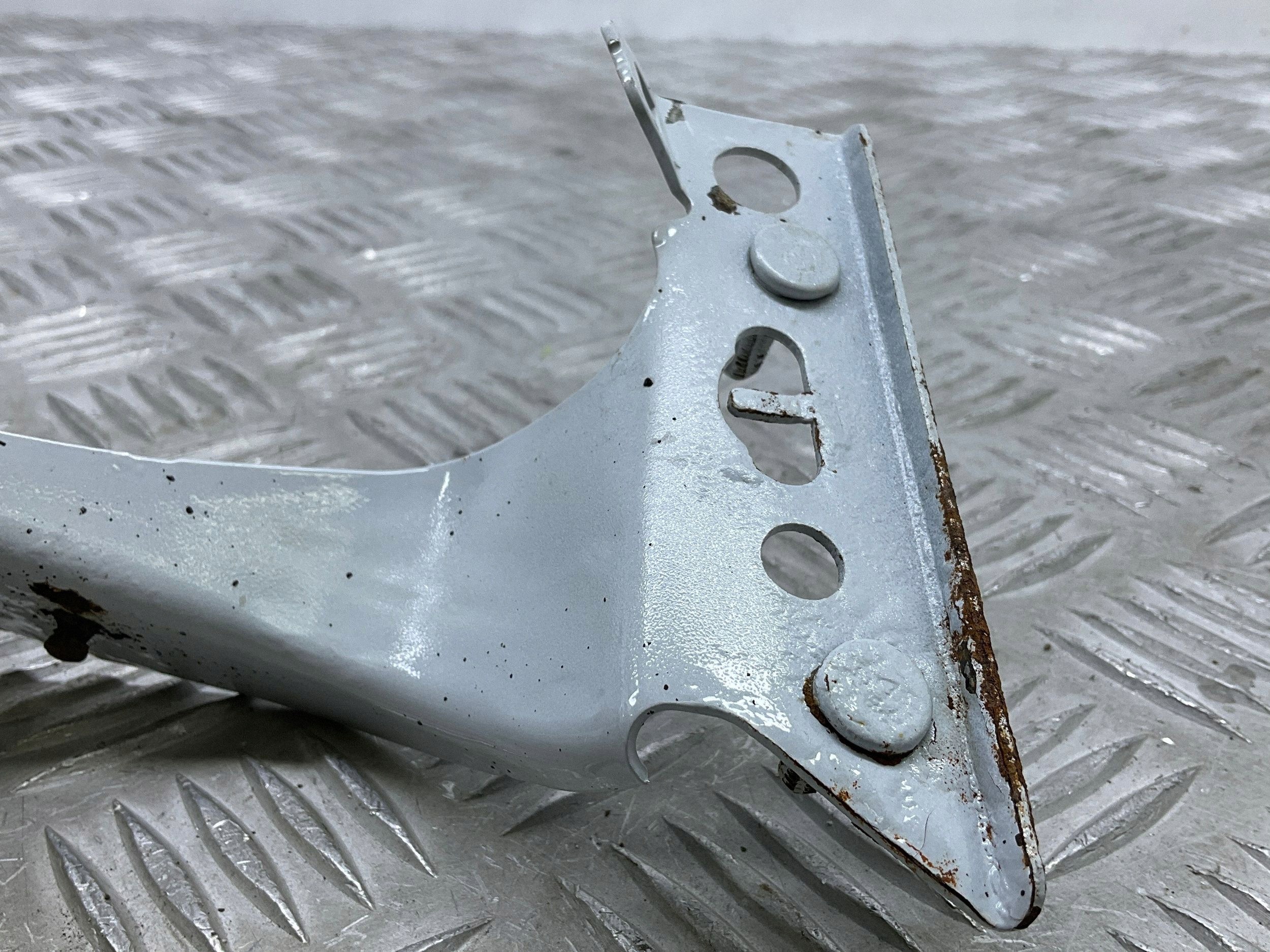 Support d'aile droit OEM 8K0821136J Audi A4 B8 image 9