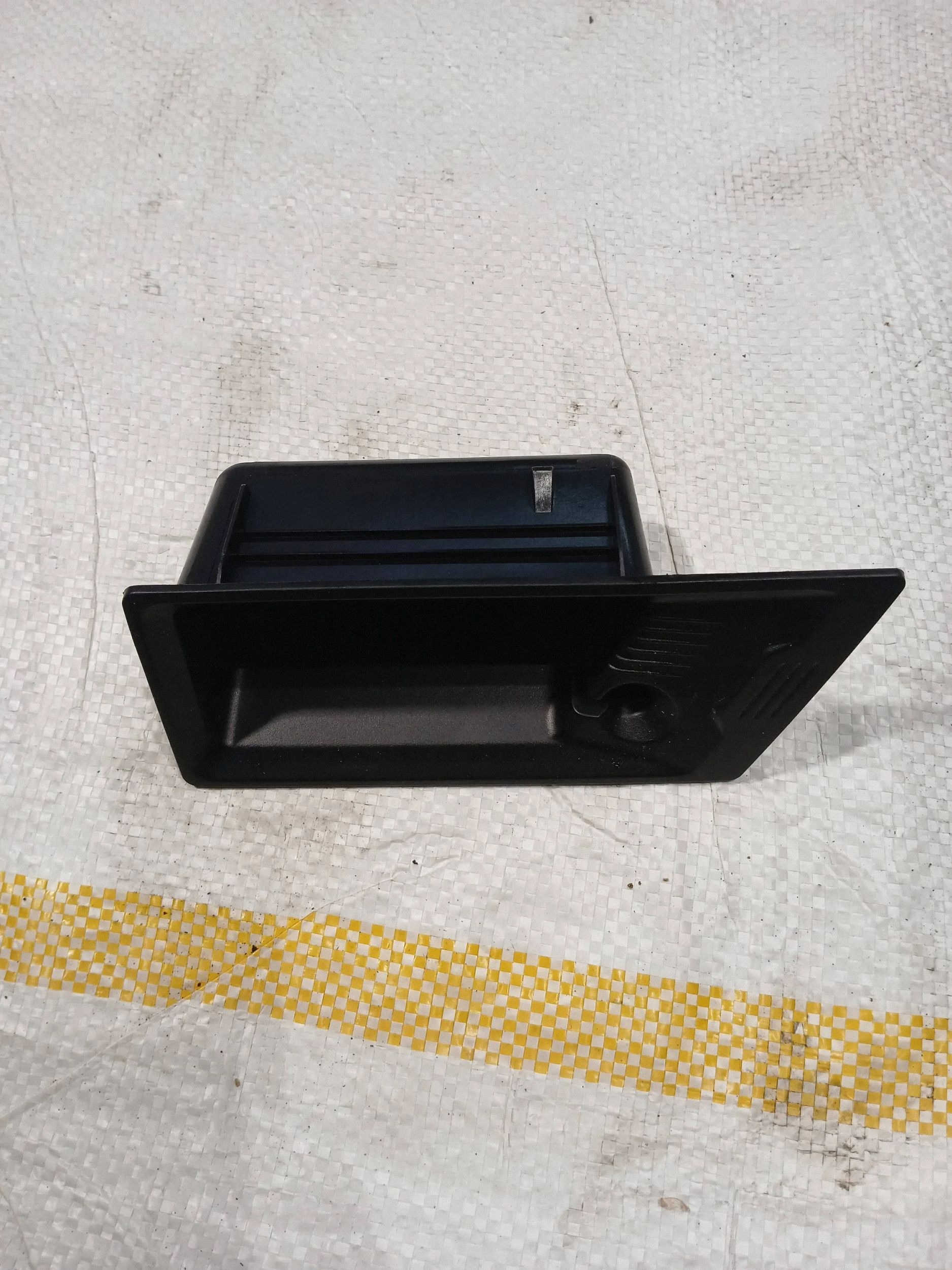 Cinzeiro BMW X6 OEM 9251974 - Estado usado image 2