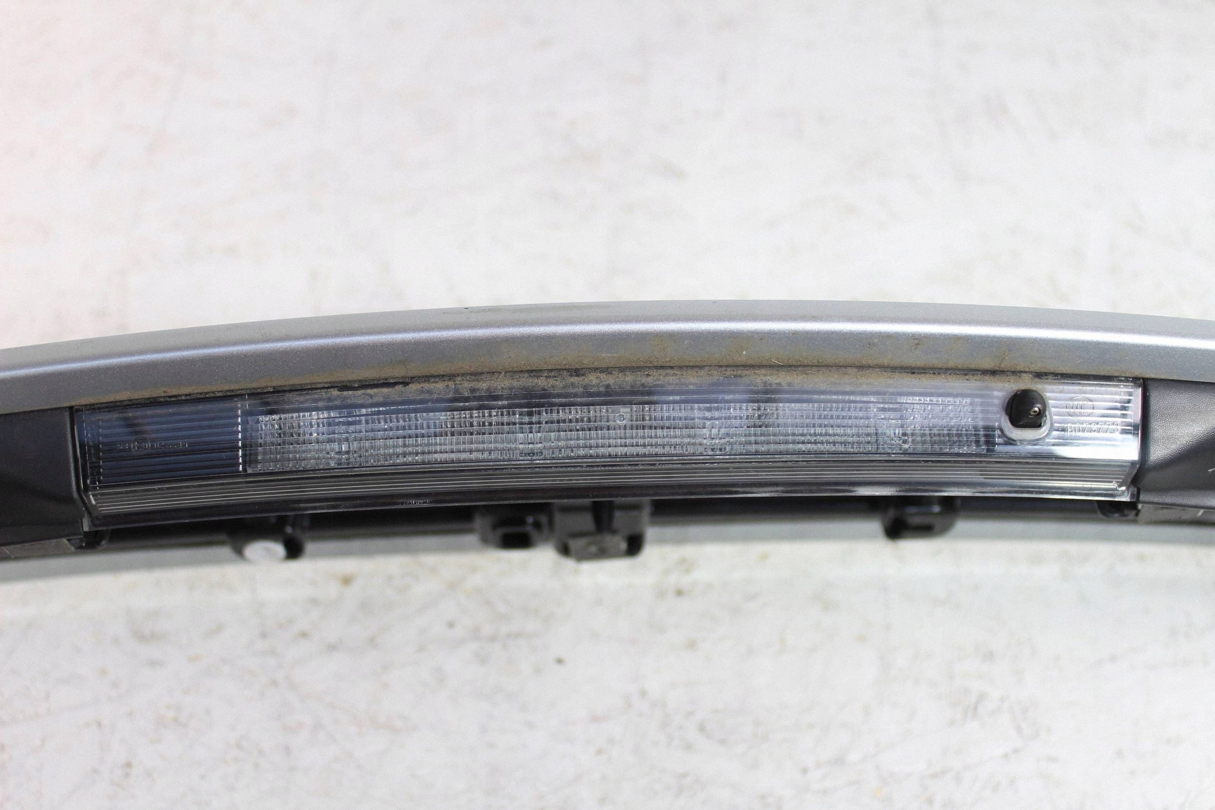 Spoiler Renault Zoe II OEM 960306120R - Usado image 7